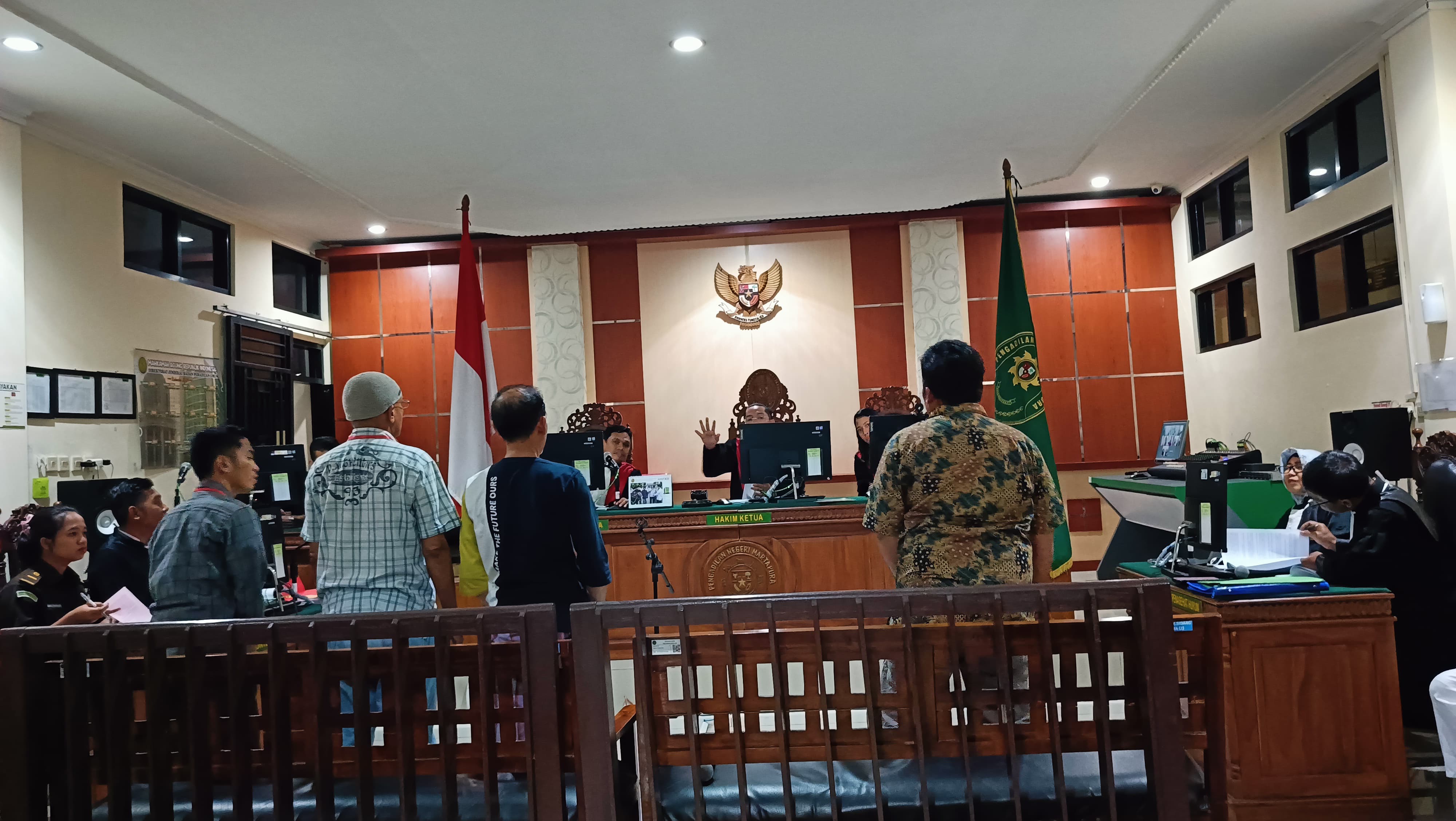 DISIDANG:Kasus atas tindakan tak menyenangkan yang dilakukan oleh AW dilaporkan oleh Fauzan Ramon (Sheilla Farazela Radar Banjarmasin)