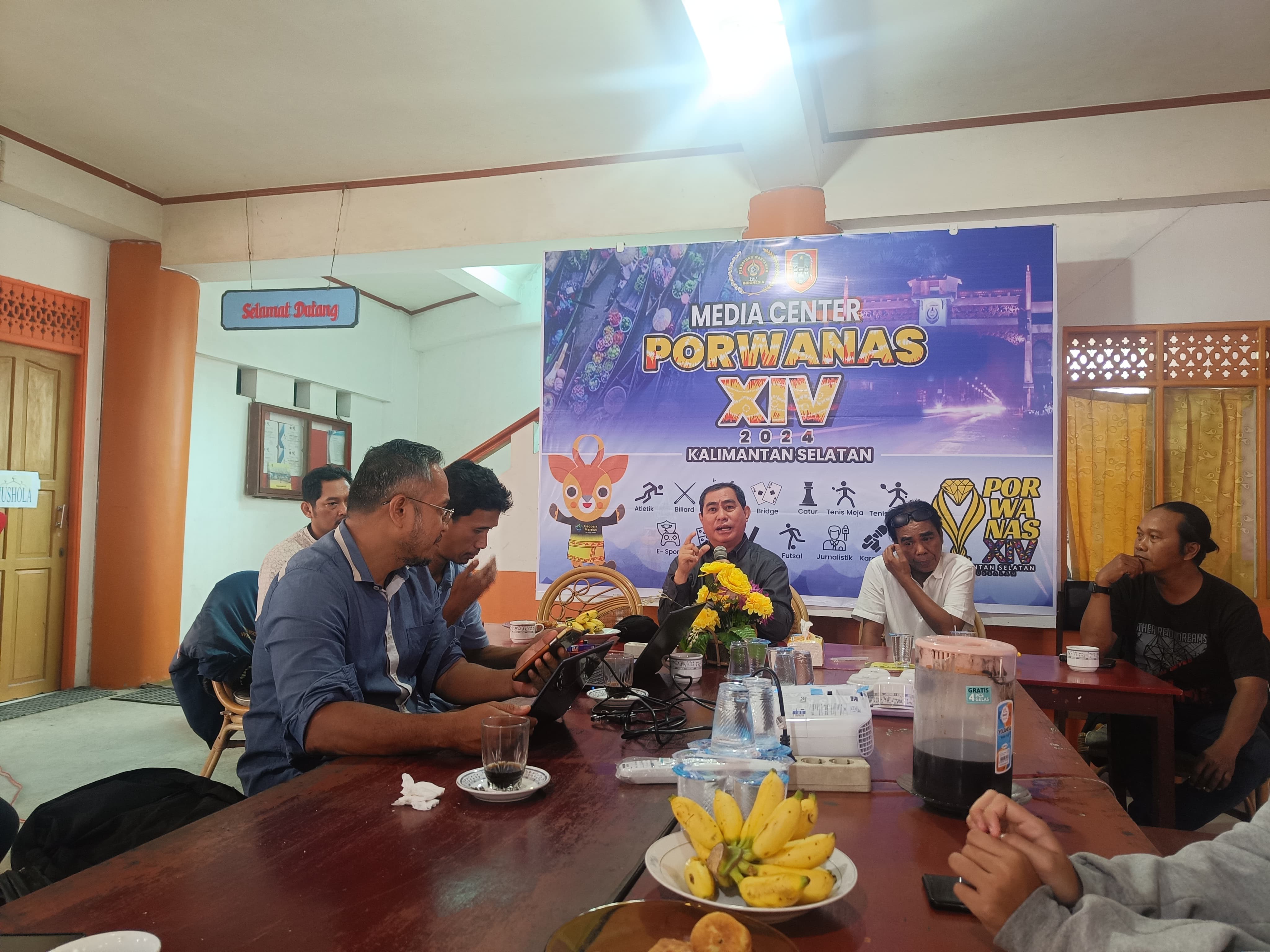 RAKOR: Rapat koordinasi jelang Porwanas XIV yang dilakukan di Gedung PWI Kalsel, Jalan Pangeran Hidayatullah, Banua Anyar, Selasa (2/7) pagi.