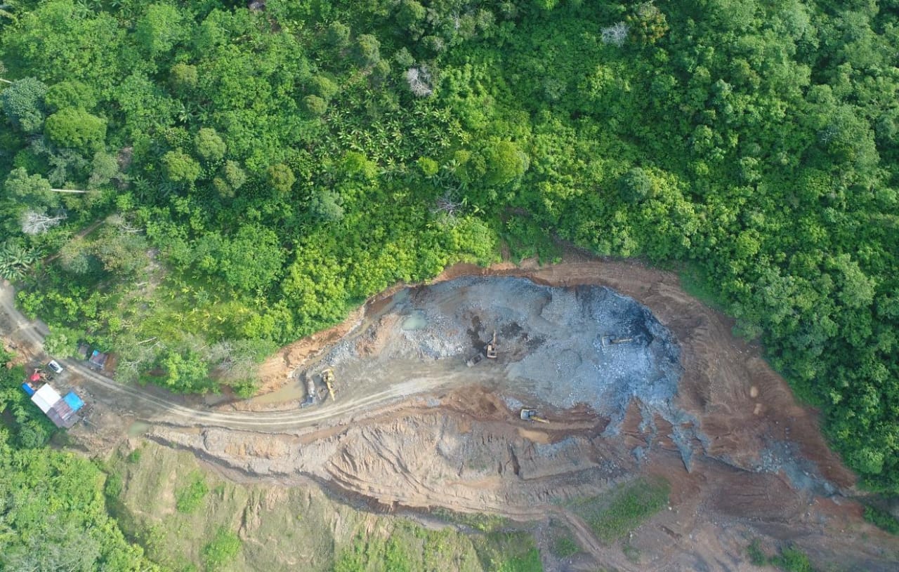 BAKAL DIAKOMODIR: Tambang galian C di Hulu Sungai (HST) Tengah yang masih beroperasi.