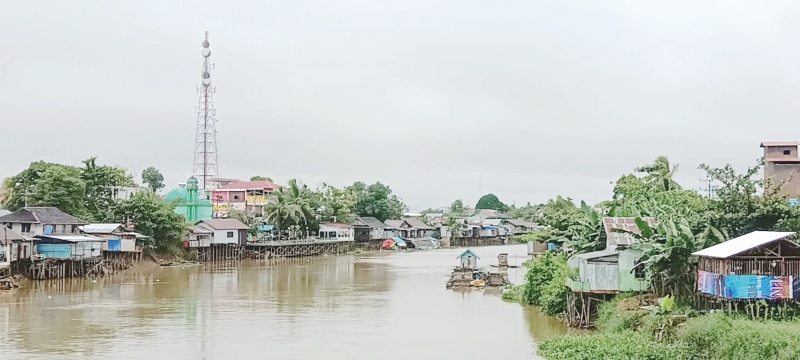 DIHAPUS: Jamban apung masih ditemukan di aliran Sungai Negara, Kabupaten Hulu Sungai Utara.