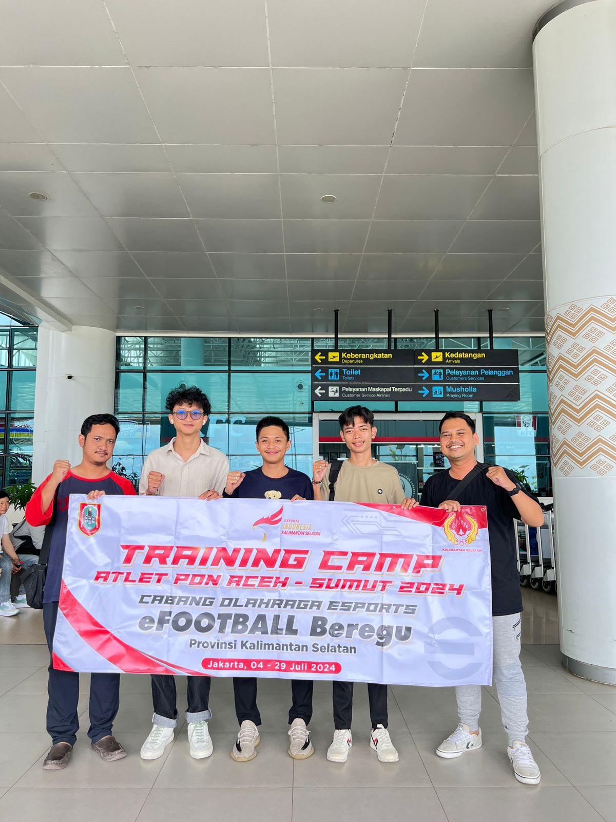 BERANGKAT: Tim Esports Kalsel nomor Efootball menjalani TC ke Jakarta.(Foto: ESI Kalsel for Radar Banjarmasin)