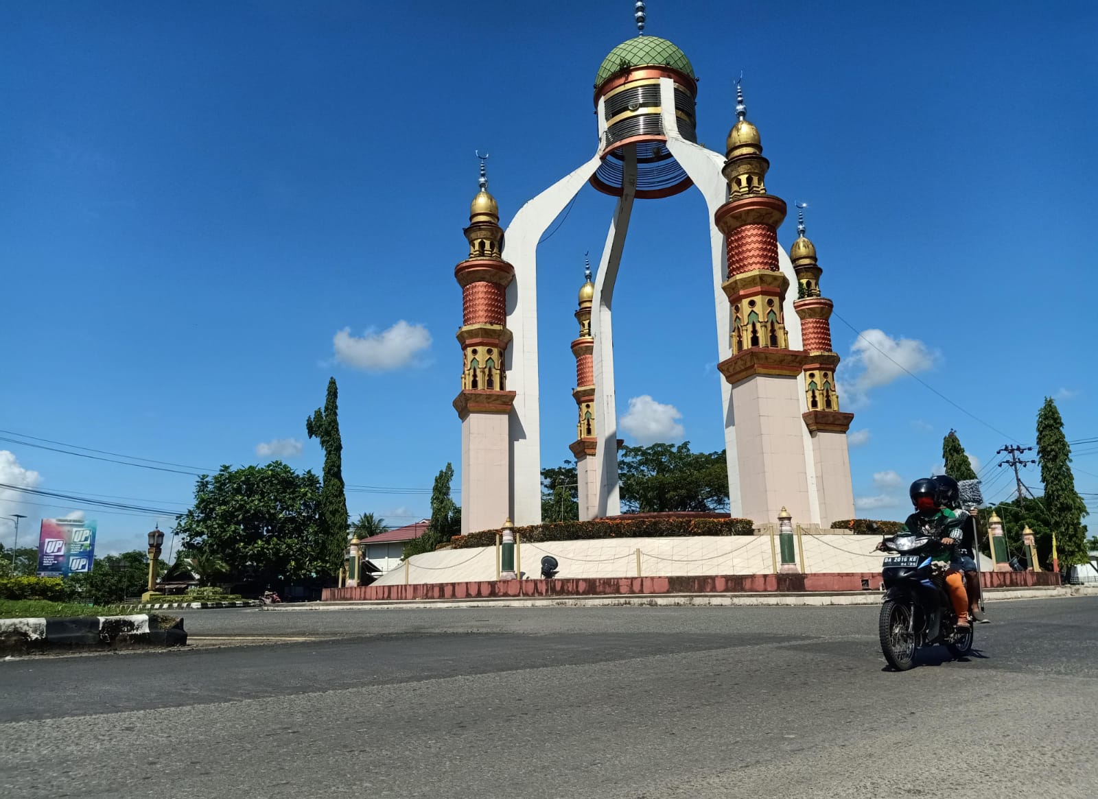 HINDARI KEMACETAN: Selama pelaksanaan Haul Datu Sanggul di Kecamatan Tapin Selatan, angkutan besar diimbau jangan lewat. (Foto Rasidi Fadli/Radar Banjarmasin)