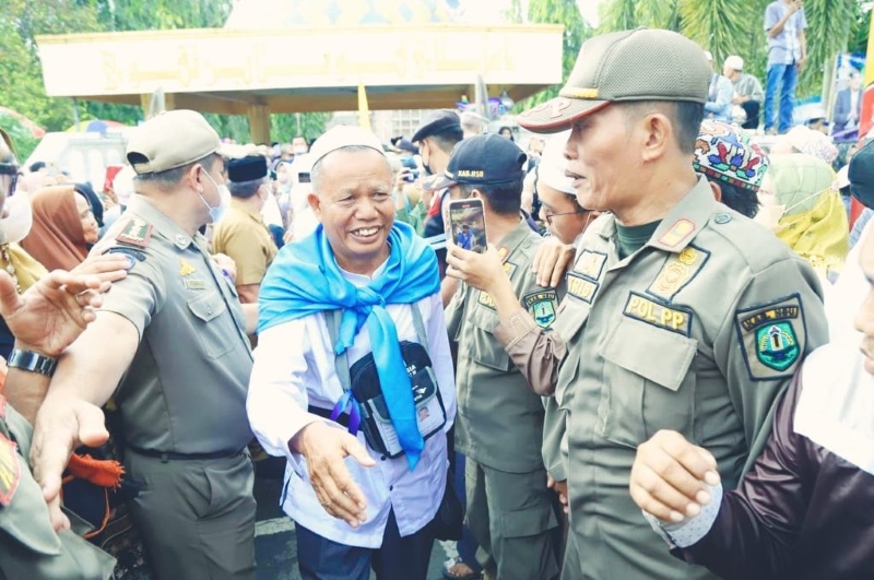 SAAT BERANGKAT: Rombongan jemaah calon haji asal Kabupaten HSU saat keberangkatan.