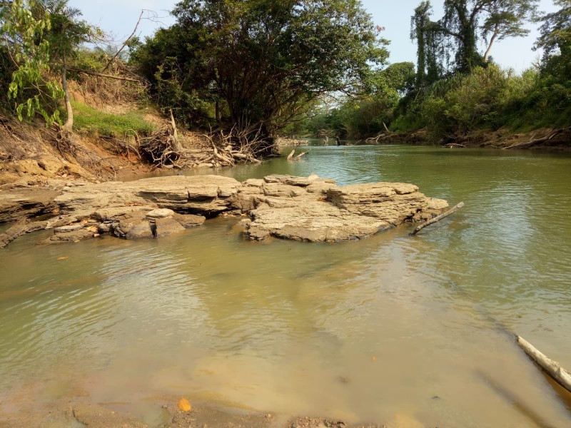 LOKASI PENANGKAPAN: Hamparan bebatuan Sungai Batulicin menurut masyarakat Desa Sela Selilau, merupakan titik lokasi penangkapan Demang Lehman di Batoepangkat.