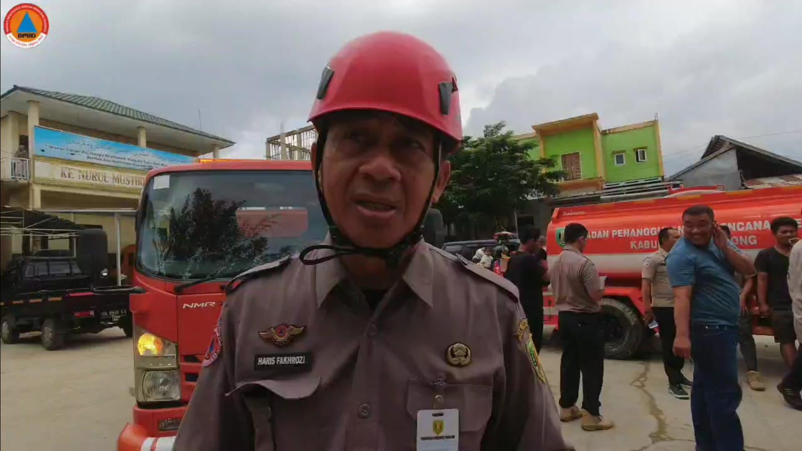 DIKIRA KEBAKARAN: Kepala BPBD Tabalong Haris Fachrozi ketika berada di Pondok Pesantren Nurul Mustafa di Kelurahan Mabuun Tabalong. (Foto : BPBD Tabalong for Radar Banjarmasin)