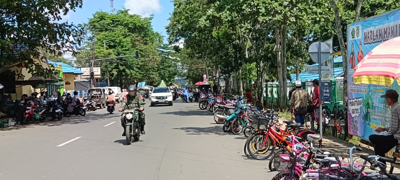MENCARI REZEKI: Pedagang sepeda bekas berbagai jenis di Jalan Empu Jatmika, buka setiap Kamis dan Minggu dalam sepekan.