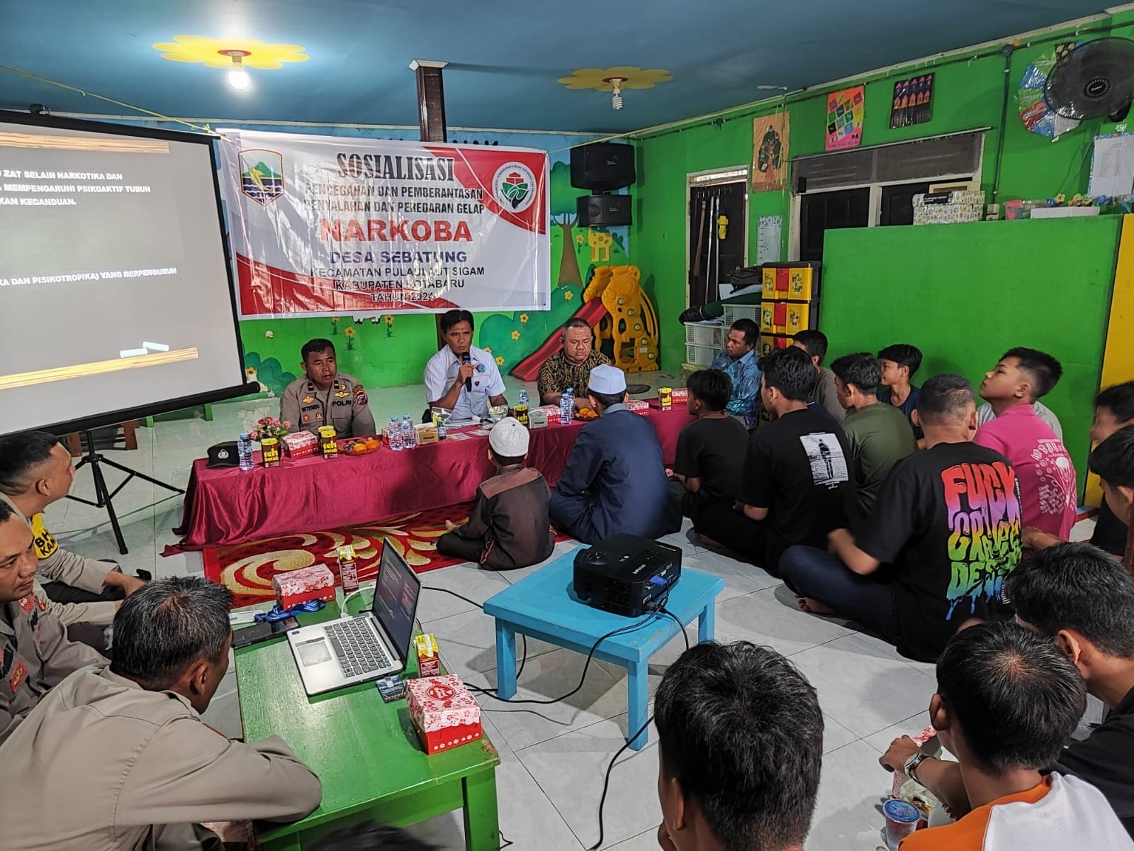 EDUKASI: Polres Kotabaru sosialisasi tentang bahaya Narkoba, Tembakau Gorila dan Kecubung di Desa Sebatung.
