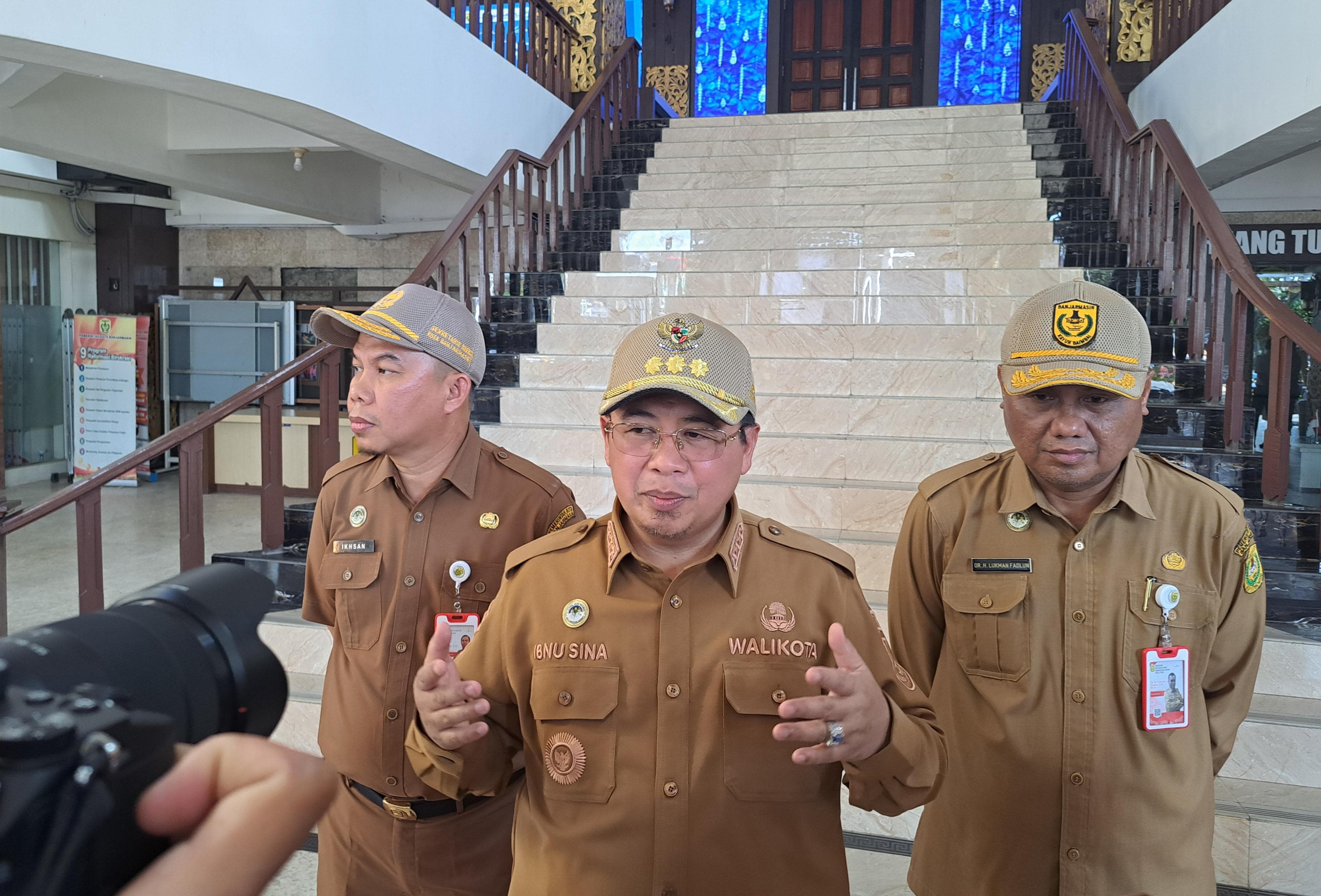 PRIHATIN: Wali Kota Banjarmasin, Ibnu&nbsp; Sina menyoroti fenomena mabuk kecubung di Balai Kota, Senin (15/7).