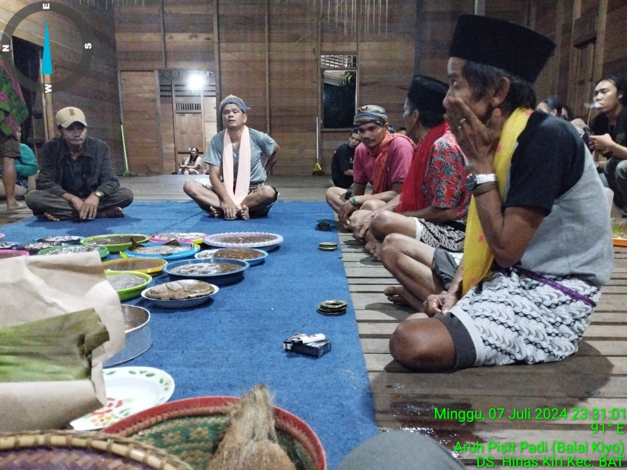 ARUH: Proses aruh Pisit Padi di Balai Adat Diwata Datu Galung, Desa Hinas Kiri.