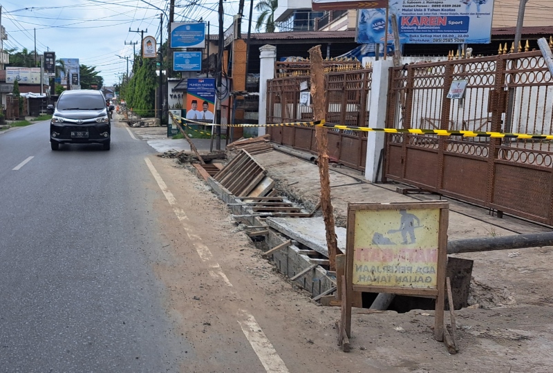 DRAINASE: Proyek drainase di Jalan Melayu Darat, Banjarmasin Tengah. Proyek ini ditarget rampung November 2024.