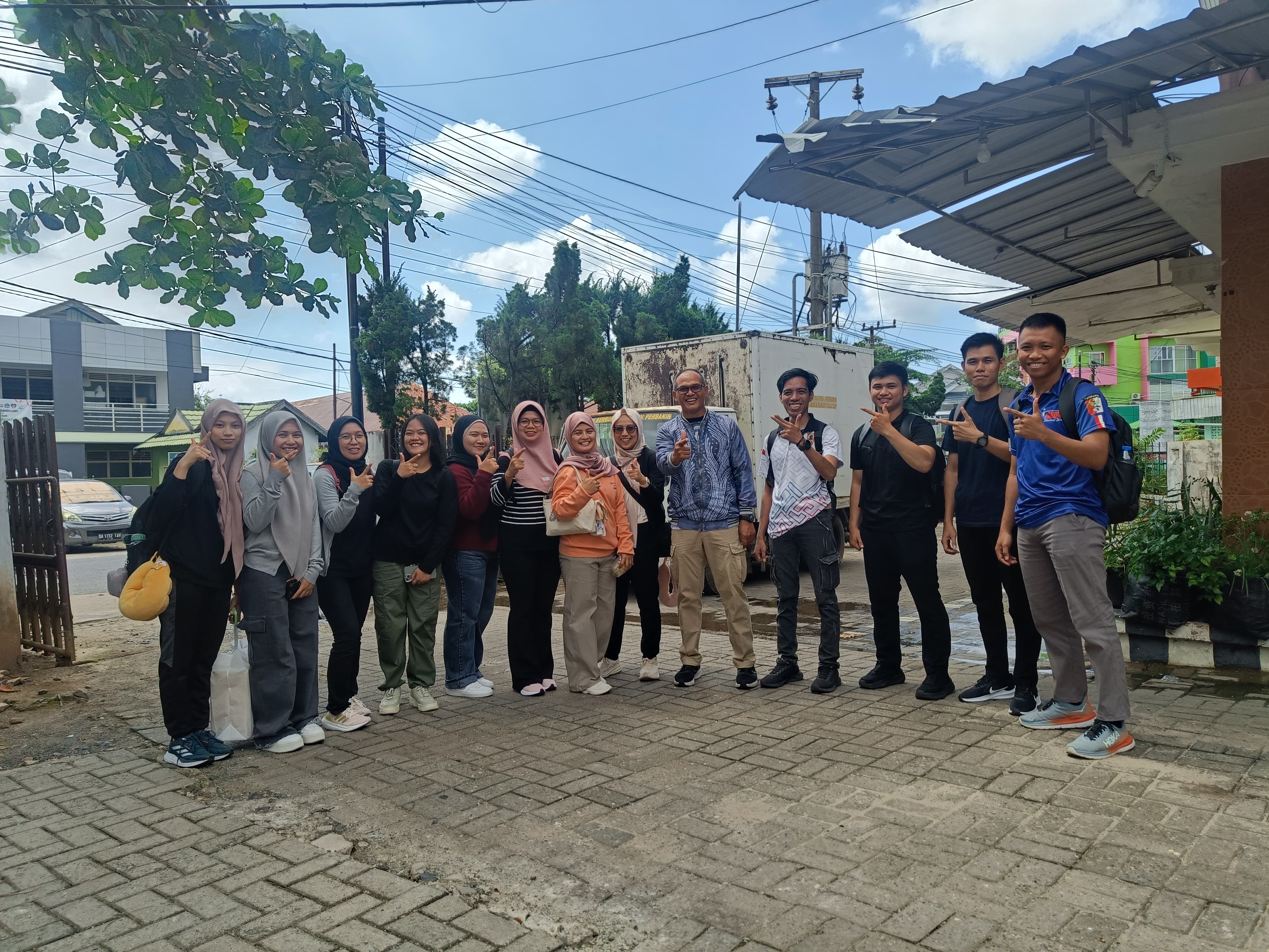 SIAP NEMBAK: Para penembak Kalsel yang mengikuti Kejurnas bertajuk Anniversary PB Perbakin. (M Idris Jian Sidik)
