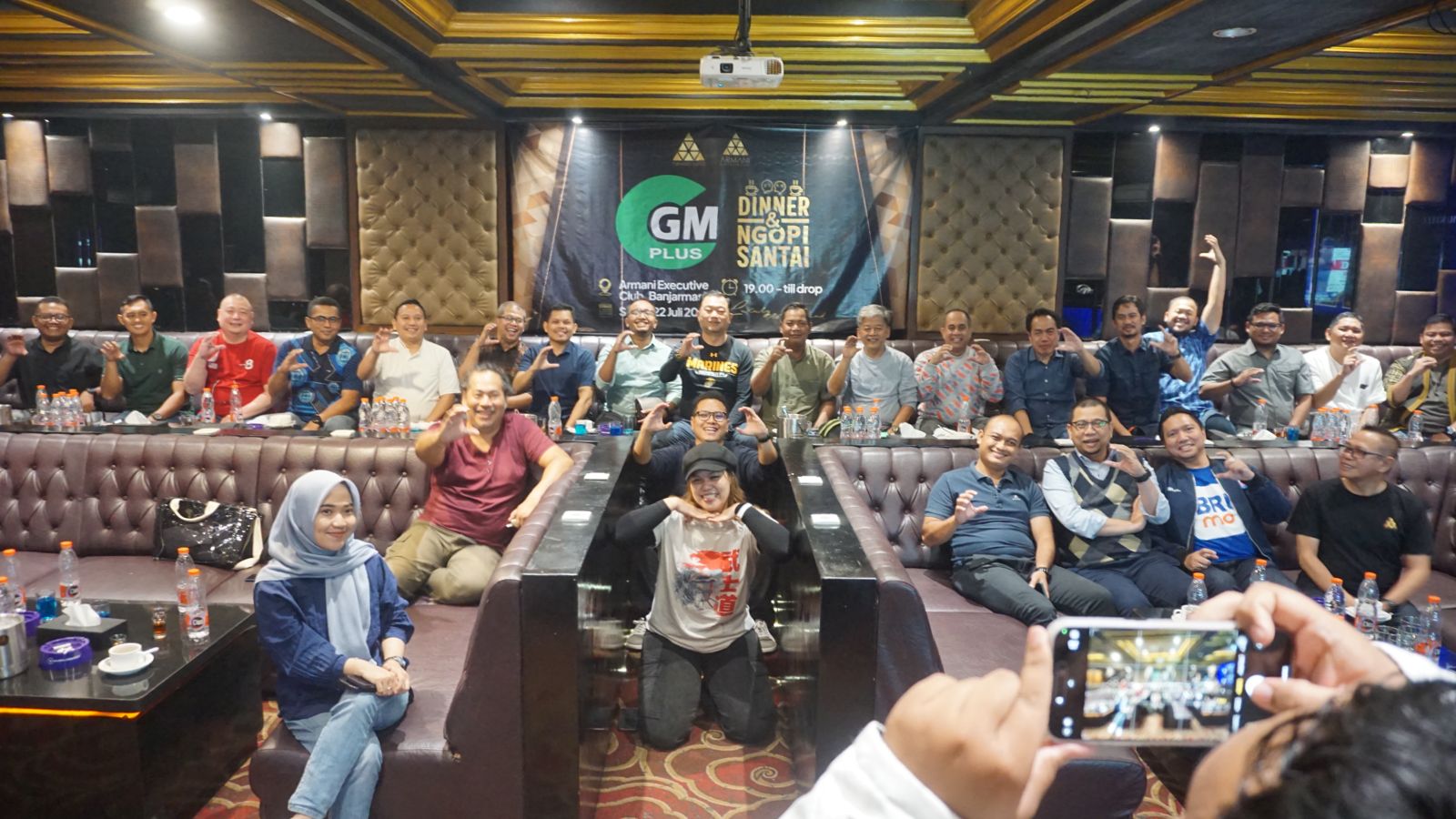 AKRAB - Members GMC+ berfoto Bersama di sela acara silaturahmi bulanan.