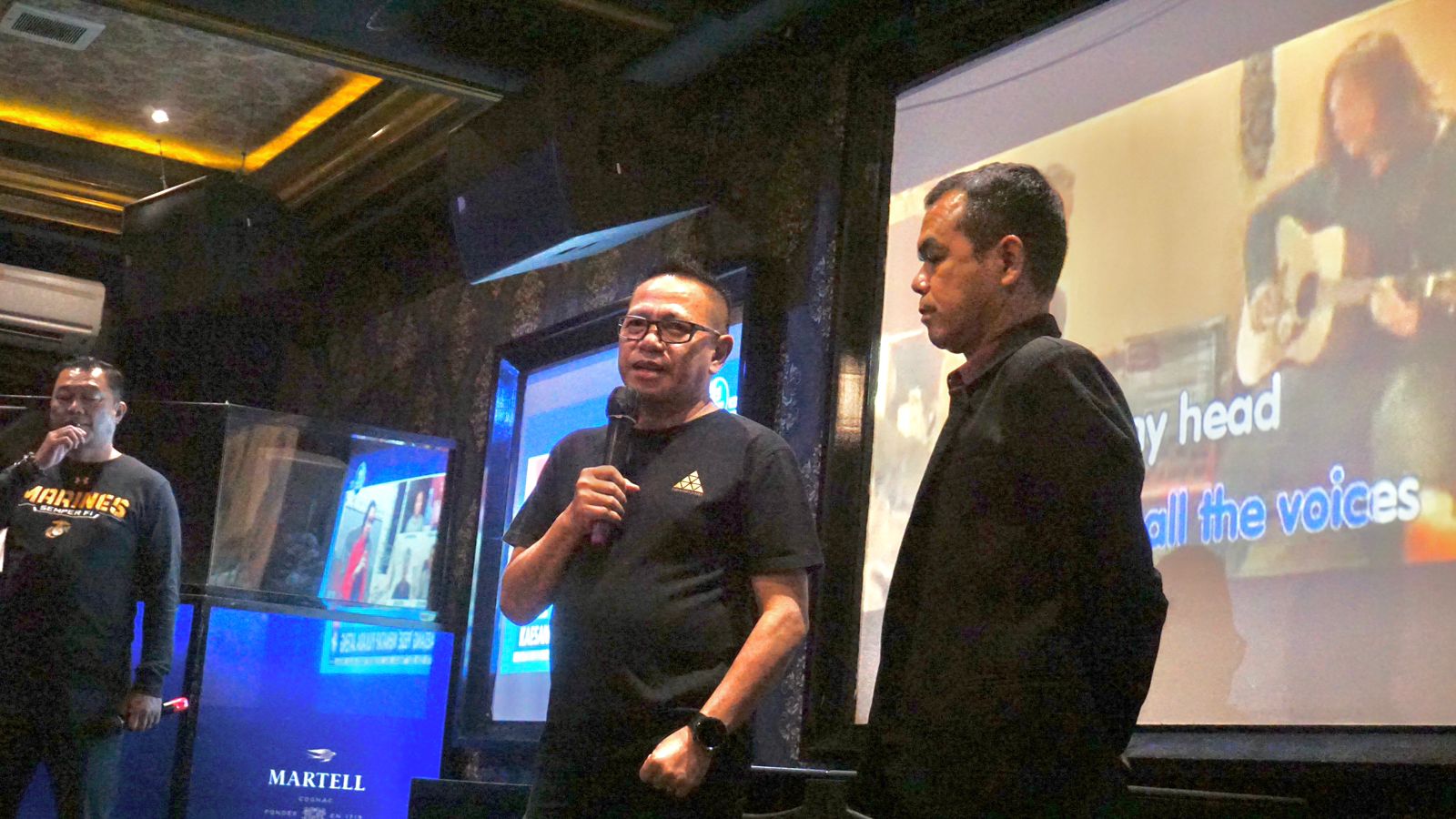 WELCOME SPEAK &ndash; GM Hotel Pyramid Suites, N Fahmi dan GM Armani Club, Abraham Yoseph memberikan welcome speak menyapa members GMC+ yang hadir