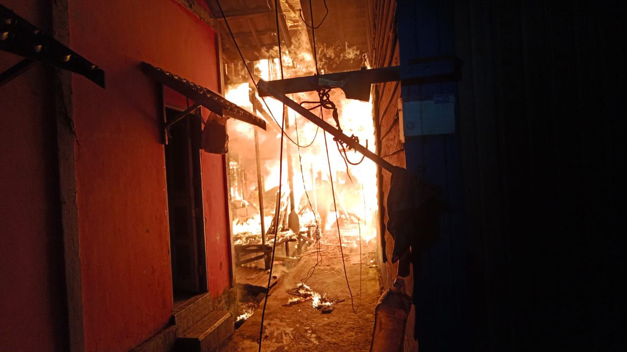 TERBAKAR: Kebakaran yang menghanguskan 28 rumah di di Gang Sekata dan Gang Merpati Kelurahan Kotabaru Hulu.