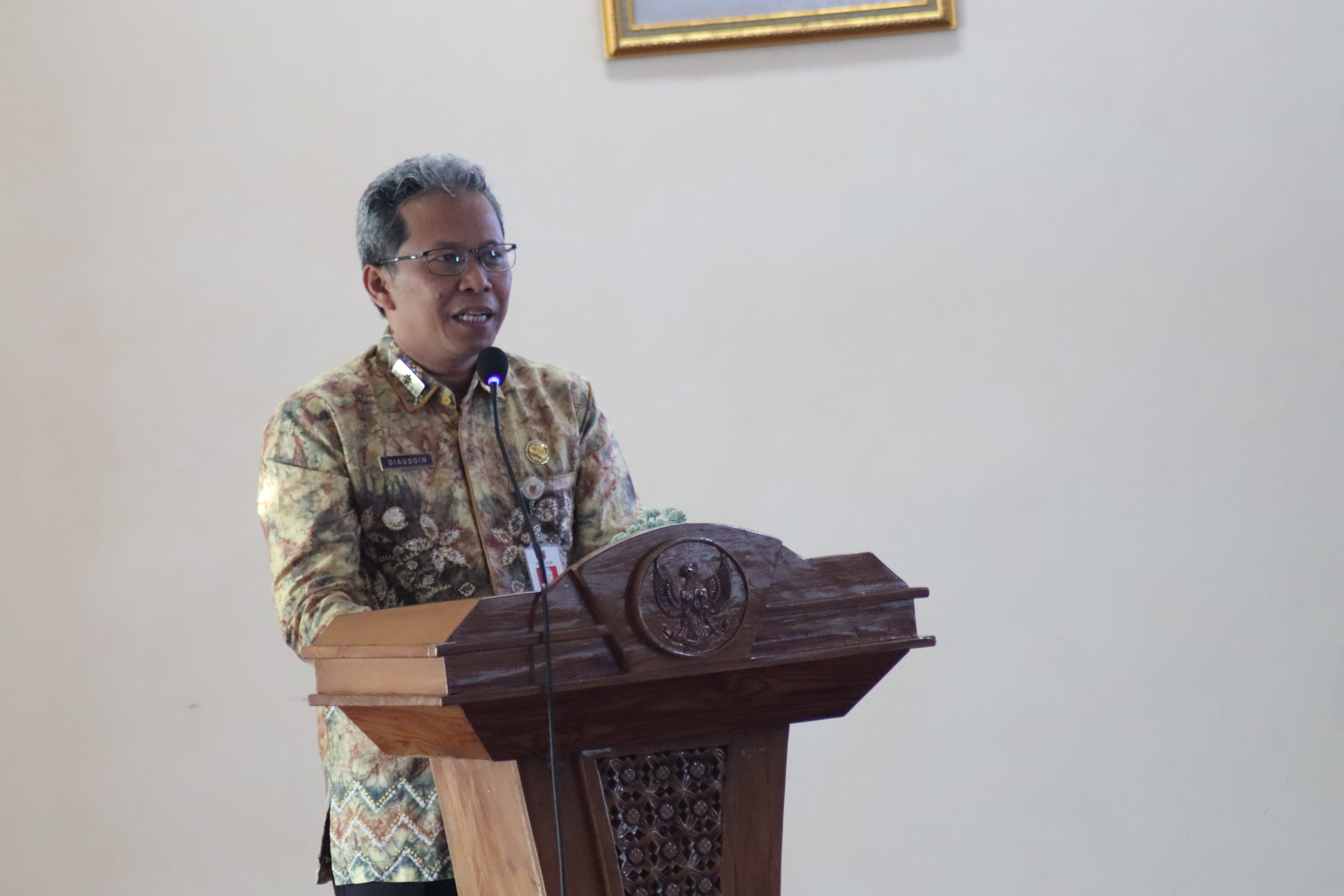 PAPARAN: Direktur RSUD Ulin Banjarmasin dr Diauddin saat memberikan paparan pada Monev PPS