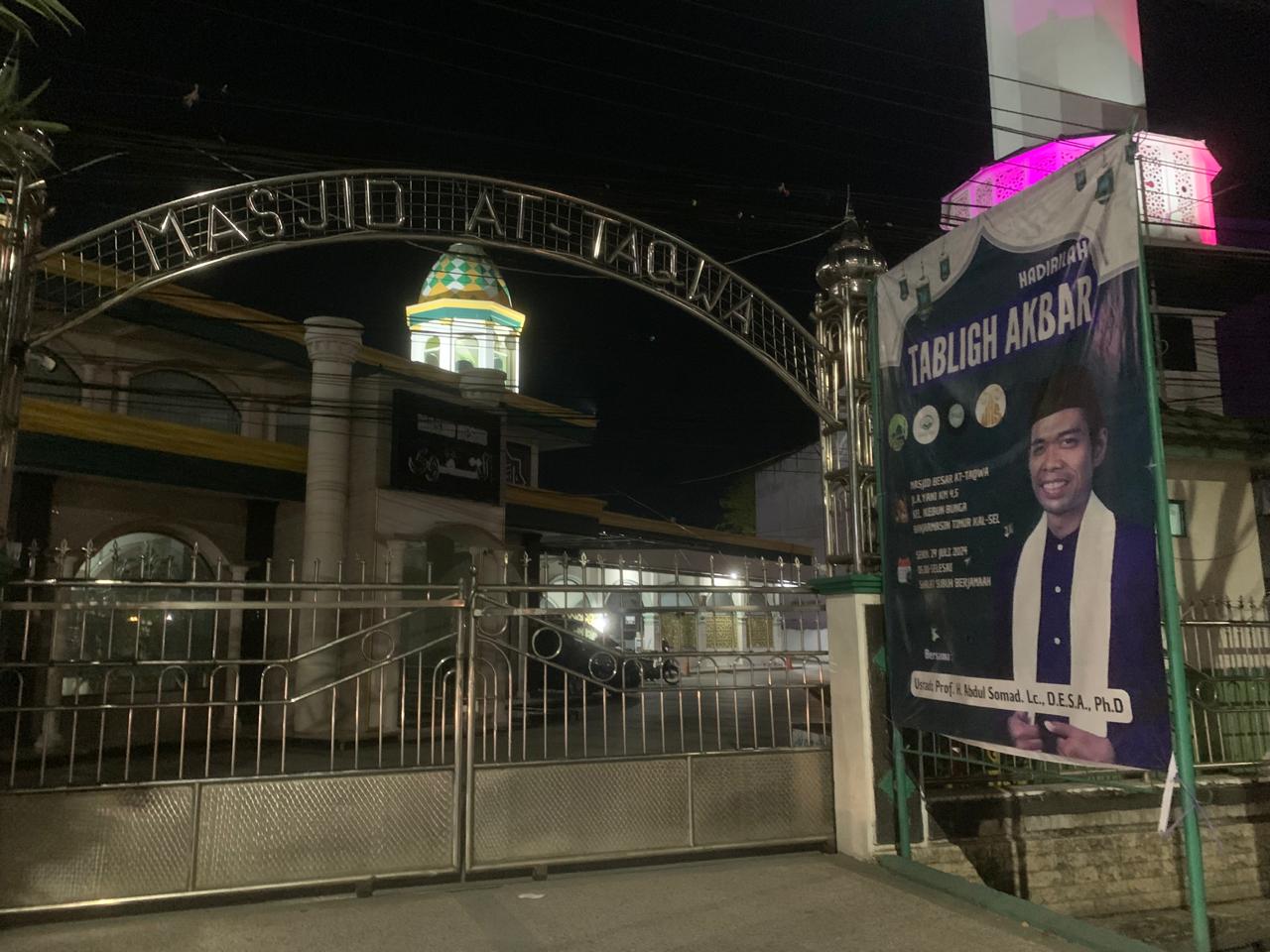 Masjid At Taqwa Banjarmasin akan menggelar Tabligh Akbar dengan menghadirkan Ustadz Abdul Shomad (UAS).(foto:Endang Syarifuddin/Radar Banjarmasin)