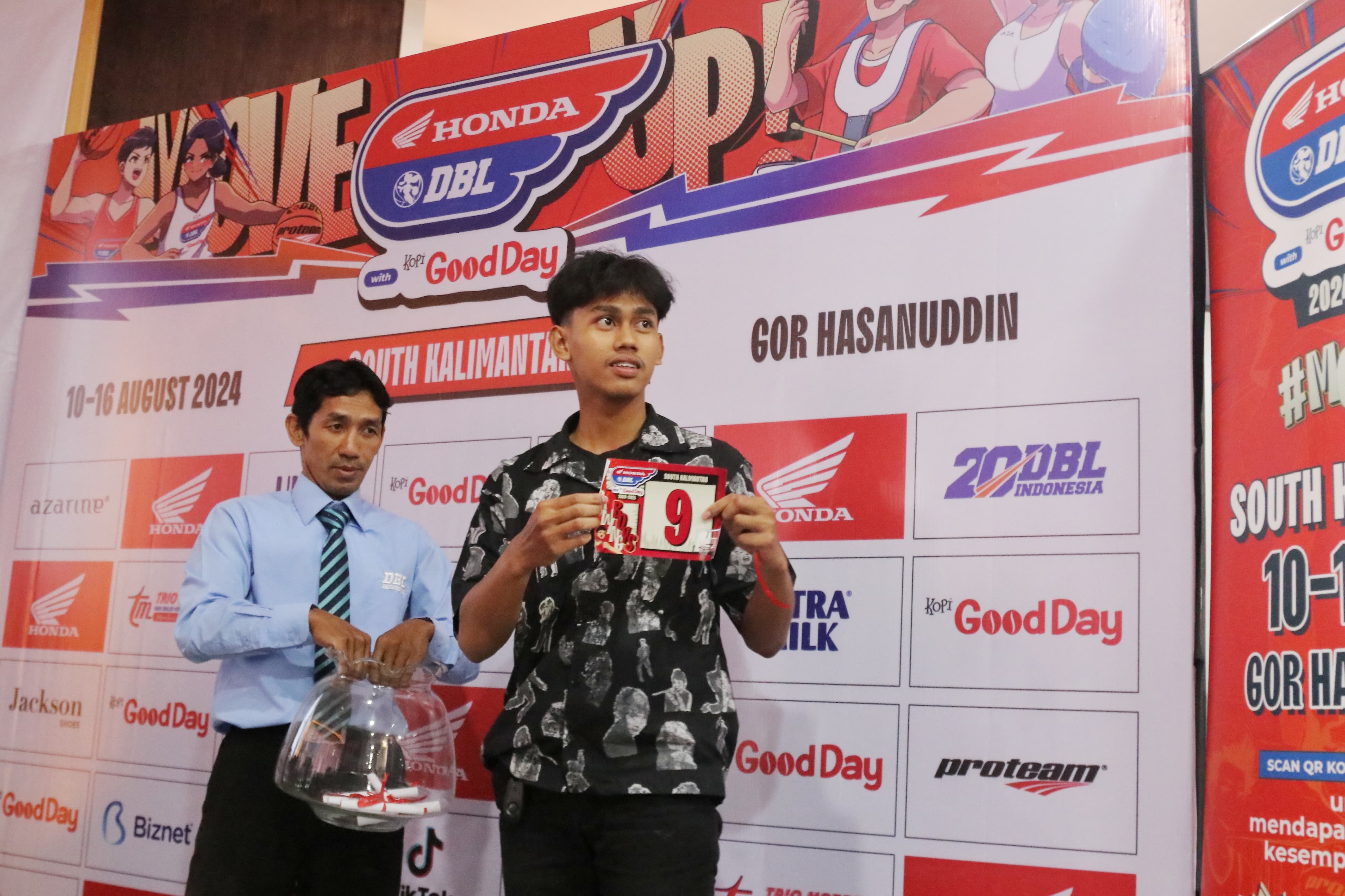 DRAWING: Suasana TM dan drawing Honda DBL with Kopi Good Day 2024 Kalimantan Series yang berlangsung di Honda Trio Motor, Banjarmasin, Minggu (28/7/2024) siang.