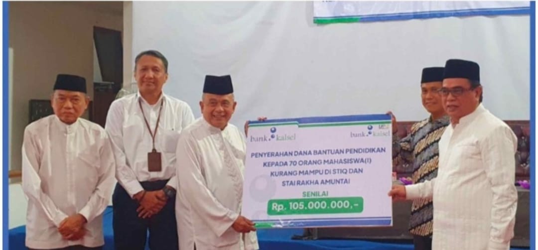PENDIDIKAN: Bantuan pendidikan yang diberikan Bank Kalsel kepada mahasiswa kurang mampu