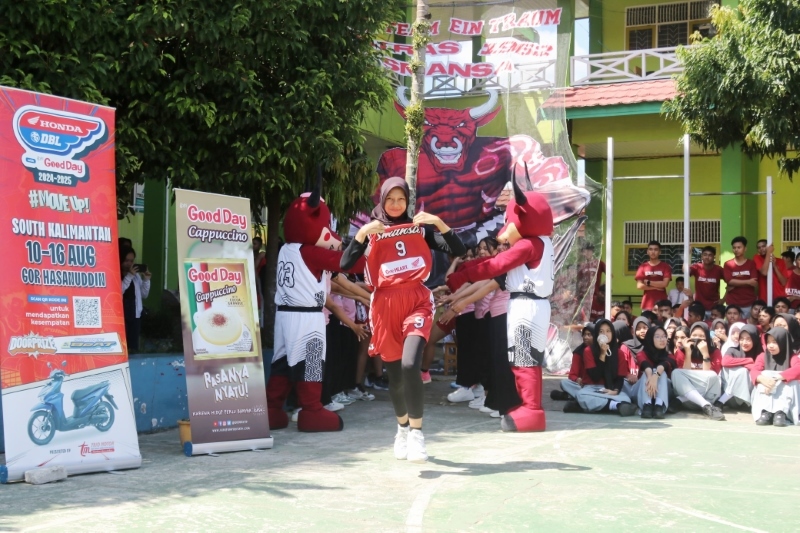 ROADSHOW: Keseruan roadshow Honda DBL with Kopi Good Day South Kalimantan Series 2024 di SMAN 1 Banjarbaru, Selasa (30/7) pagi.