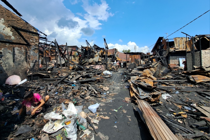 HANCUR: Puing-puing Pasar Lima di Banjarmasin Tengah yang terbakar pada Sabtu (20/7) dini hari lalu.
