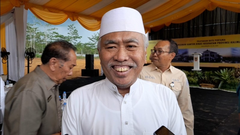 SEMRINGAH: Ulama di Martapura, KH Muhammad Wildan Salman atau akrab disapa Guru Wildan saat membeberkan restunya untuk dr Diauddin bersama Syaifullah Tamliha maju di Pilbup Banjar.