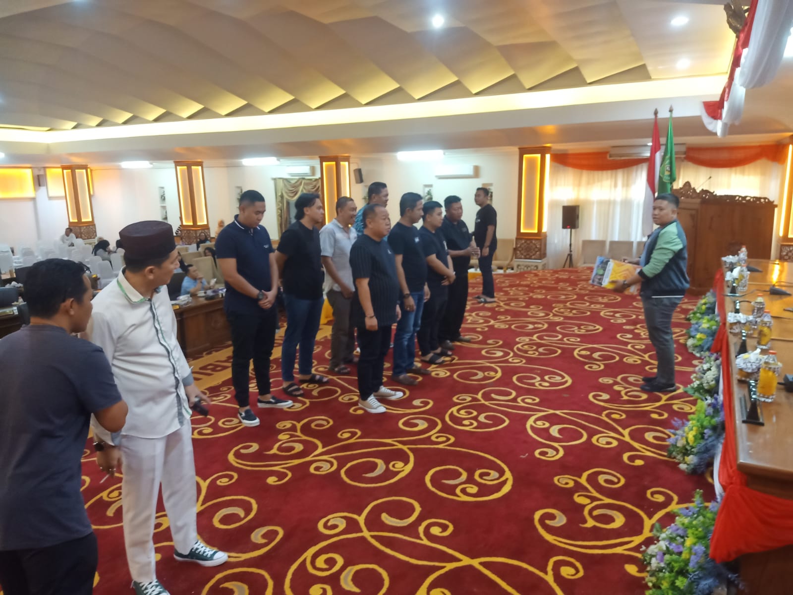 PROSES GLADI:Ruang Rapat Paripurna DPRD Tapin dijadikan tempat pelantikan anggota DPRD Tapin terpilih periode 2024-2029, Senin (5/8/2024).(Foto:Rasidi Fadli/Radar Banjarmasin)