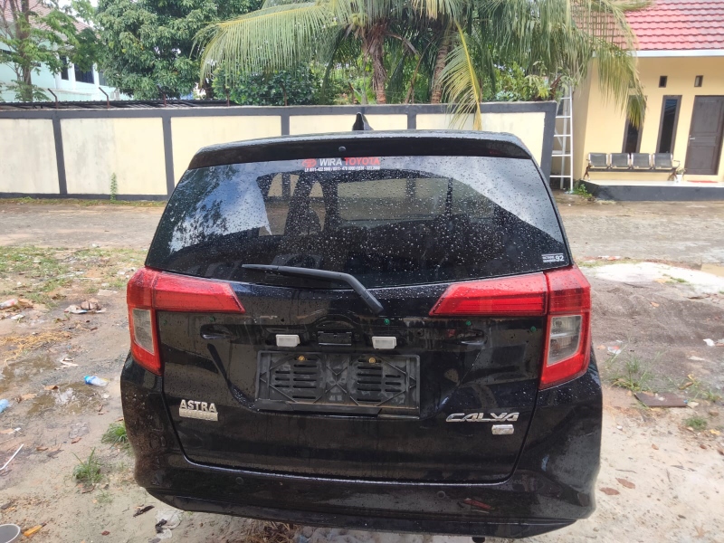 DIPRETELI : Bangkai mobil jenis minibus yang berhasil diamankan Resmob Polres Banjar dari remaja pelaku penggelapan di Handil Barabai, Kertak Hanyar, Kabupaten Banjar