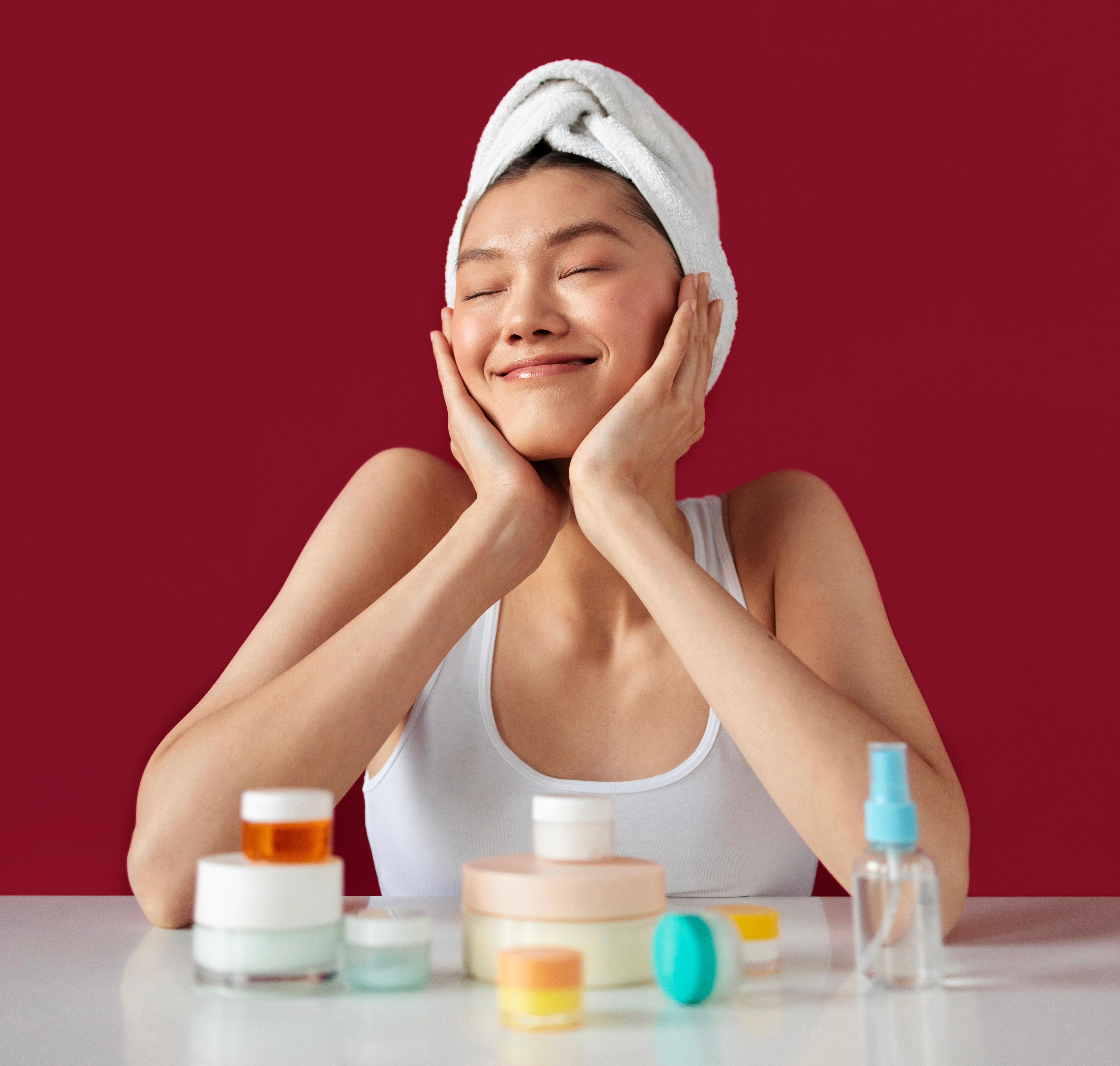 SUPAYA CANTIK:Penggunaan skincare ada aturannya.(foto:Freepik)