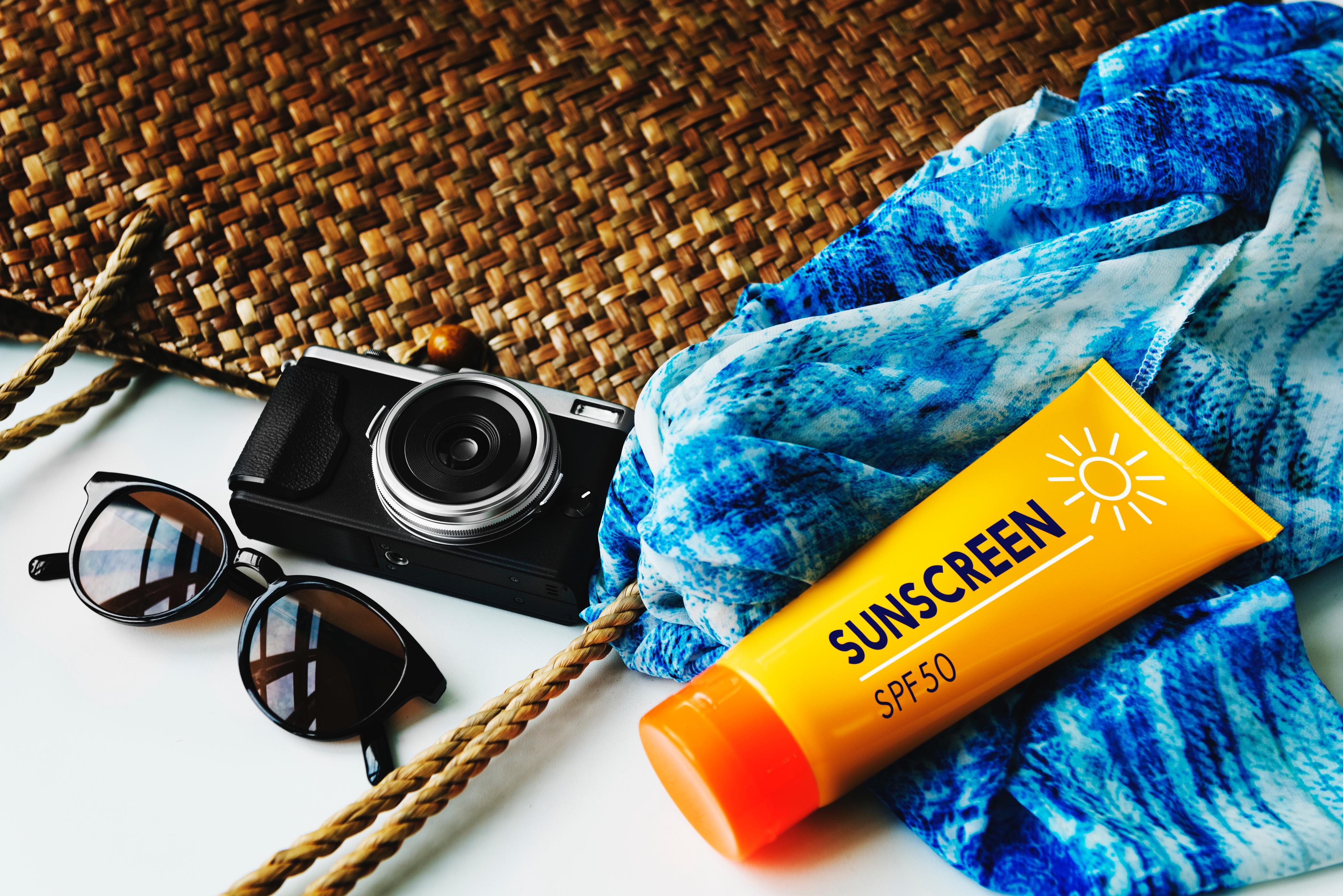 ANTI PENUAAN:Tabir surya atau sunscreen.(foto:freepik)