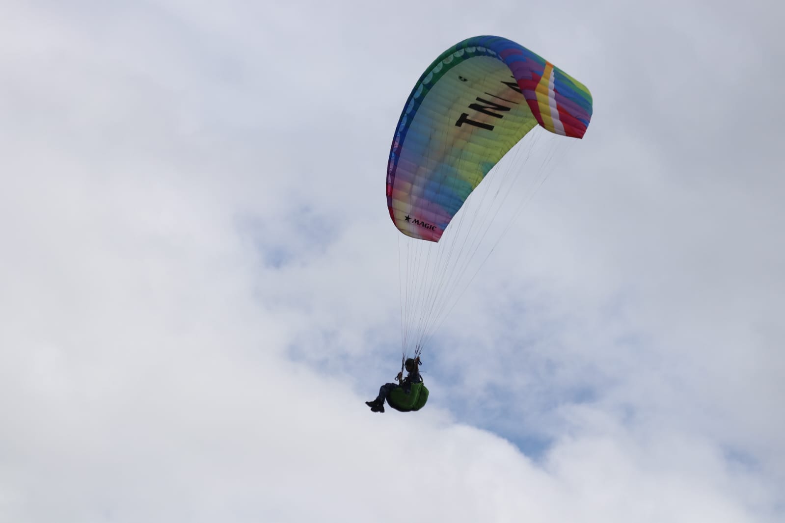 PARALAYANG: Pembukaan South Borneo International Paragliding Accuracy Championship 2024 di Tahura Sultan Adam, Mandiangin, Kamis (8/8/2024) siang.