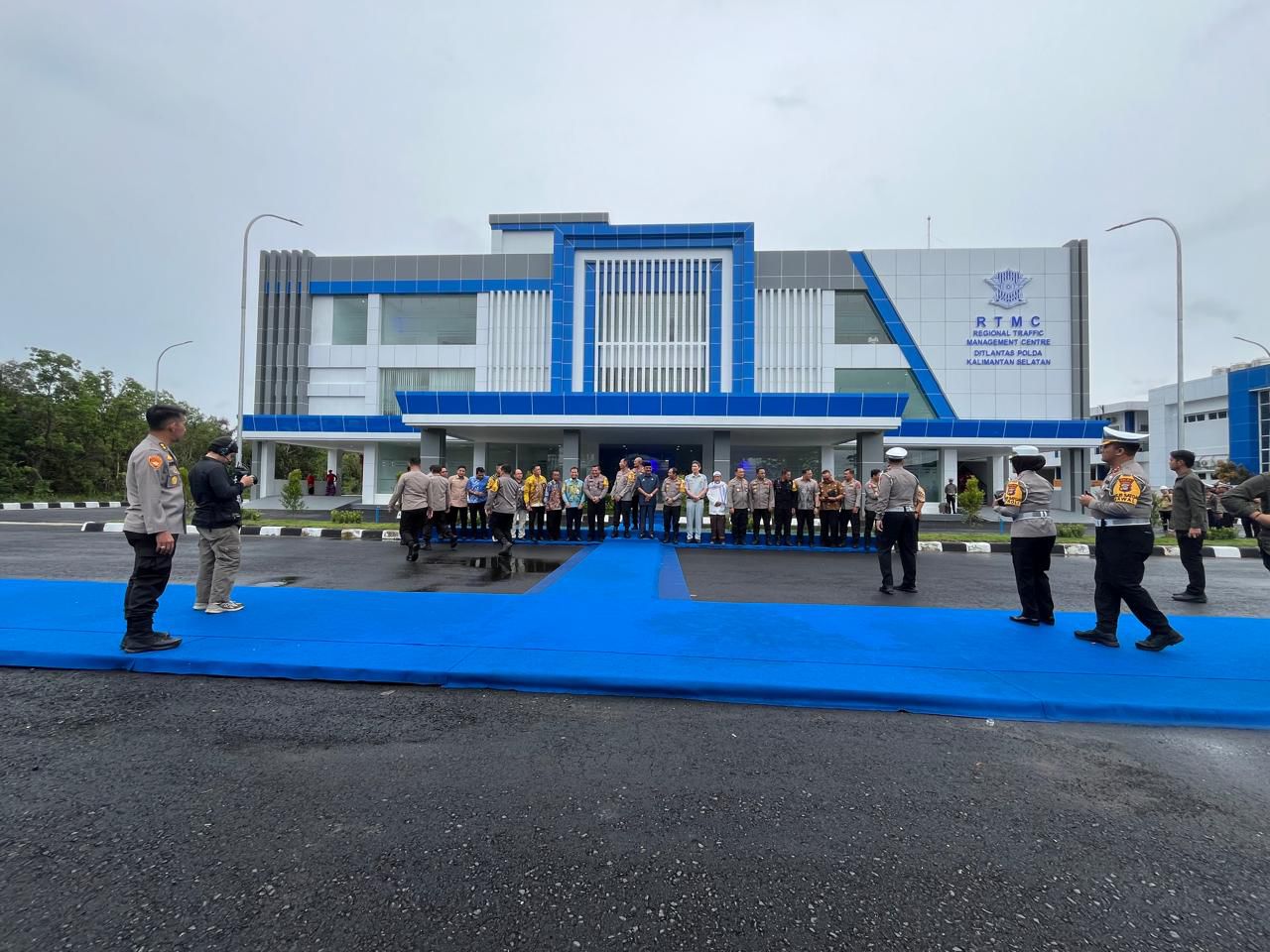 DIBANGUN LAGI:Gedung Pelayanan BPKB Prototipe Ditlantas Polda Kalsel di Jalan A Yani, Km 21 Liang Anggang Banjarbaru.(Foto:Muhammad Oscar Fraby/Radar Banjarmasin)
