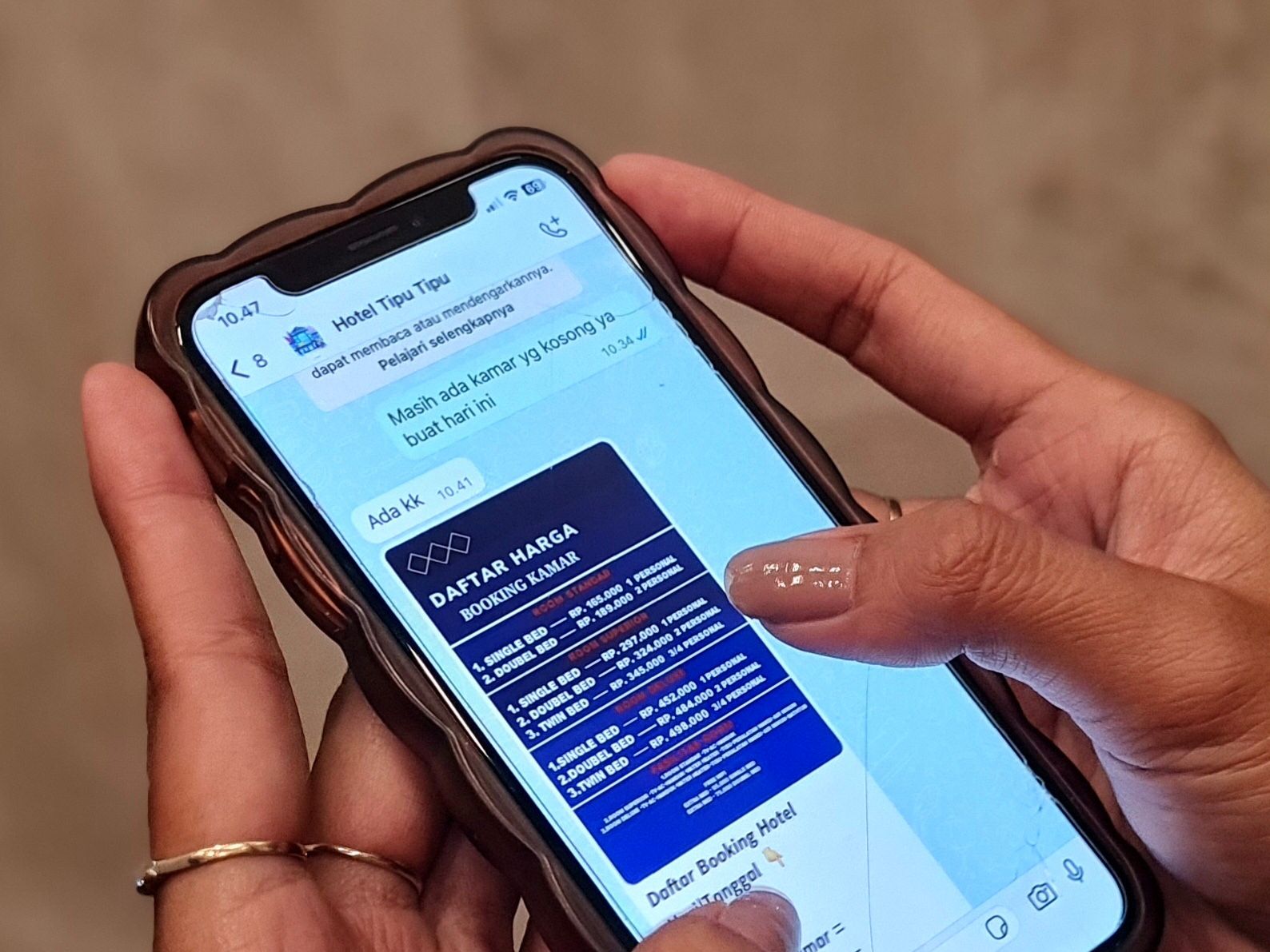 MENCURIGAKAN: Hacker menawarkan promosi harga kamar murah lewat pesan Whatsapp dengan kalimat mencurigakan.