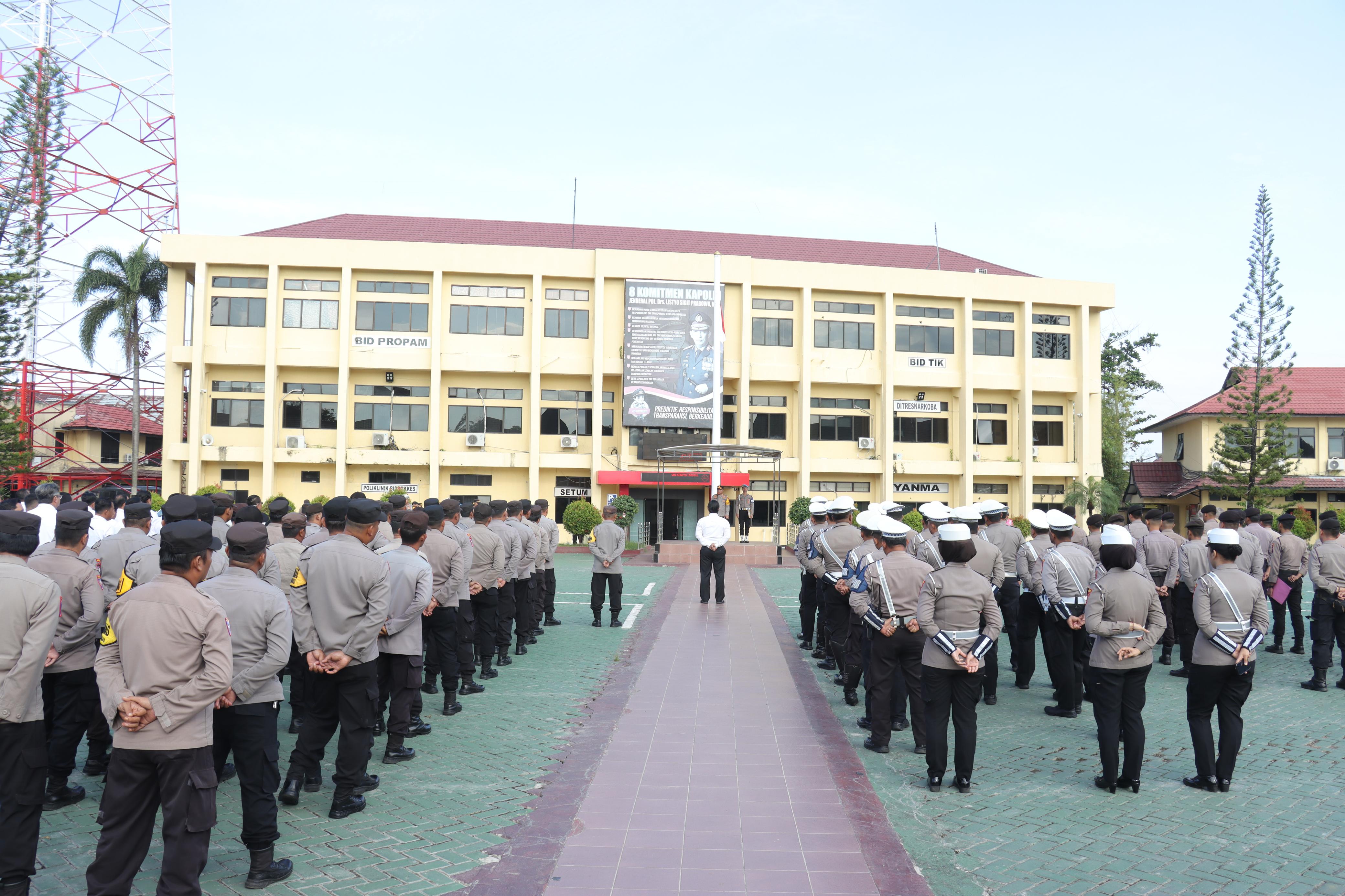 MARKAS BARU:Kapolresta Banjarmasin Kombes Pol Cuncun Kurniadi memimpin apel perdana di markas baru. (Foto: Humas Polrest Bjm)