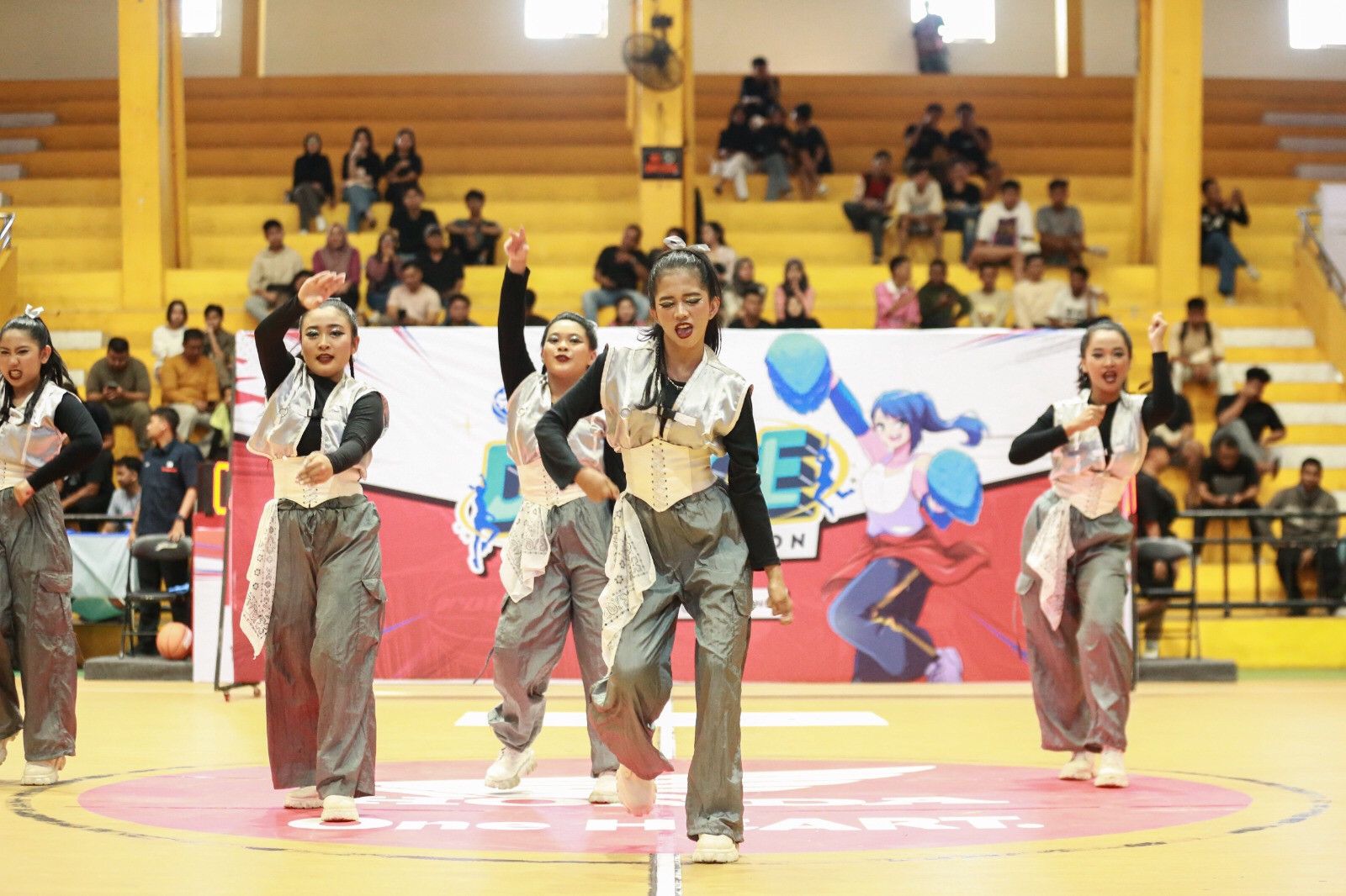 ATRAKTIF:DBL Dance Competition memeriahkan gelaran Honda DBL with Kopi Good Day 2024 South Kalimantan.