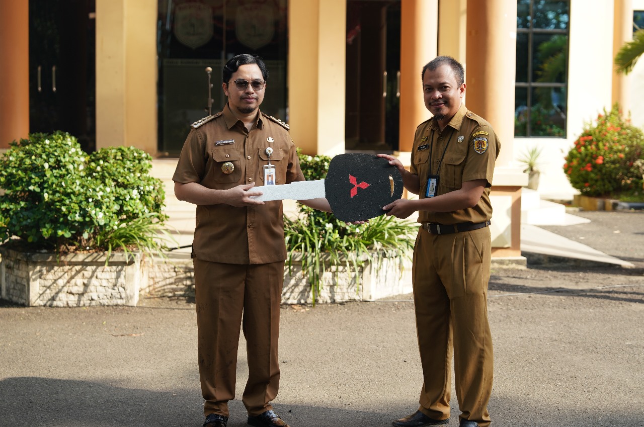 INOVASI: Bupati HST, H Aulia Oktafiandi secara simbolis meluncur inovasi terbaru untuk pelayanan masyarakat. (Foto: Prokom HST)