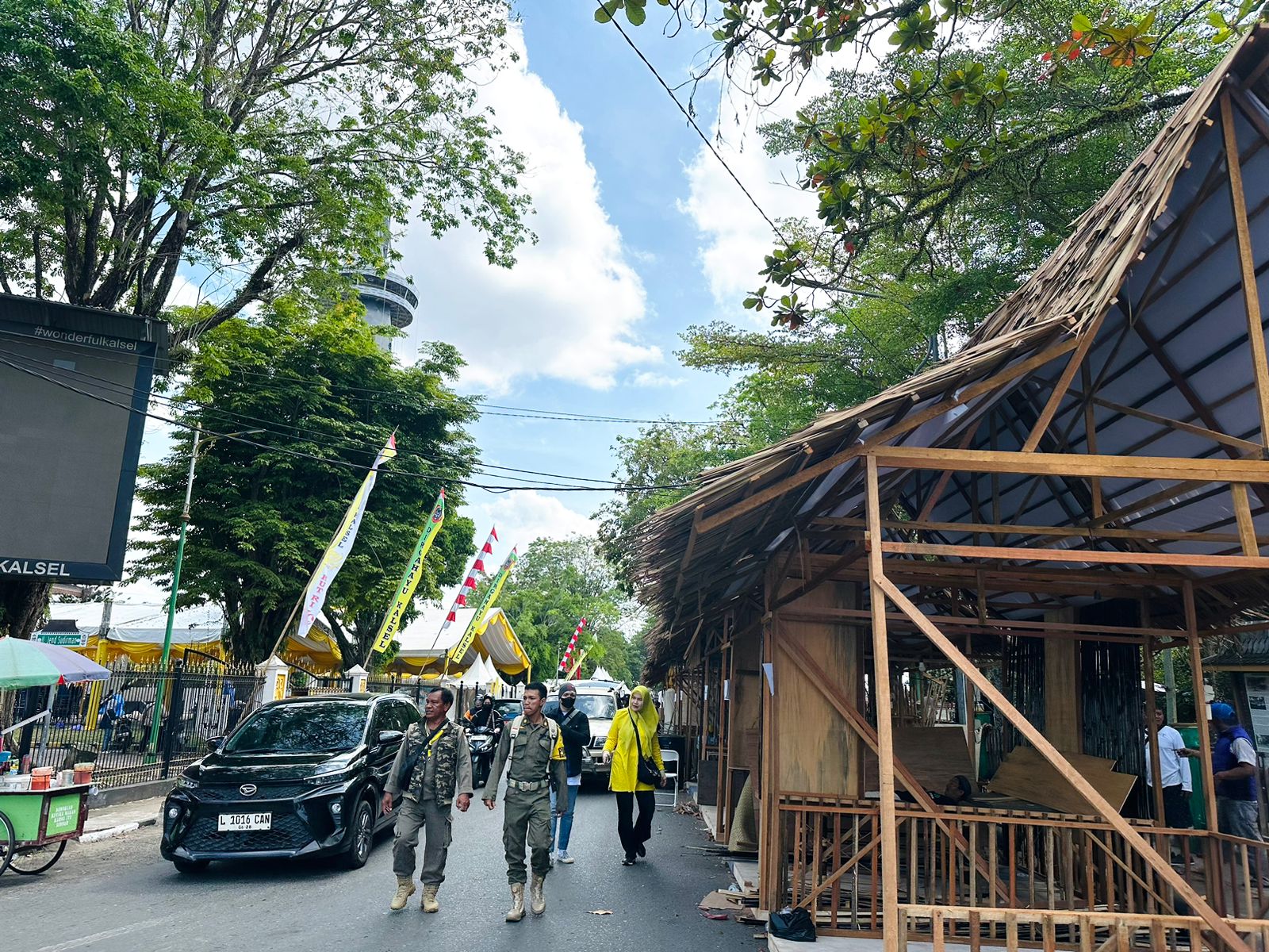 STAN MAKANAN GRATIS: Seratus stan makanan gratis disiapkan panitia hari jadi Provinsi Kalsel ke-74, di Jalan Sudirman, Banjarmasin.