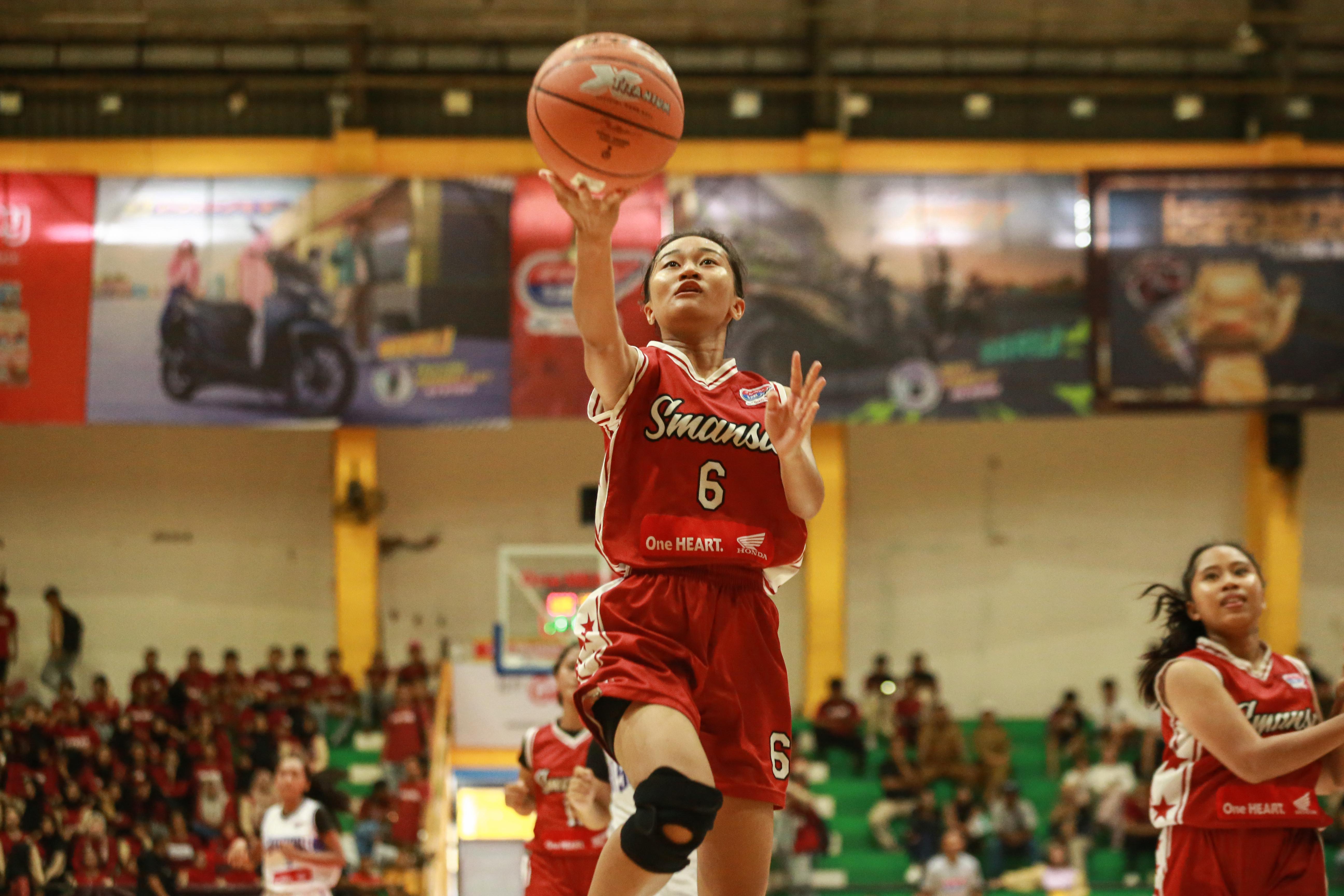 MENUJU FINAL: Empat tim putra dan empat tim putri akan bersaing untuk memperebutkan tiket final party Honda DBL with Kopi Good Day 2024 South Kalimantan.