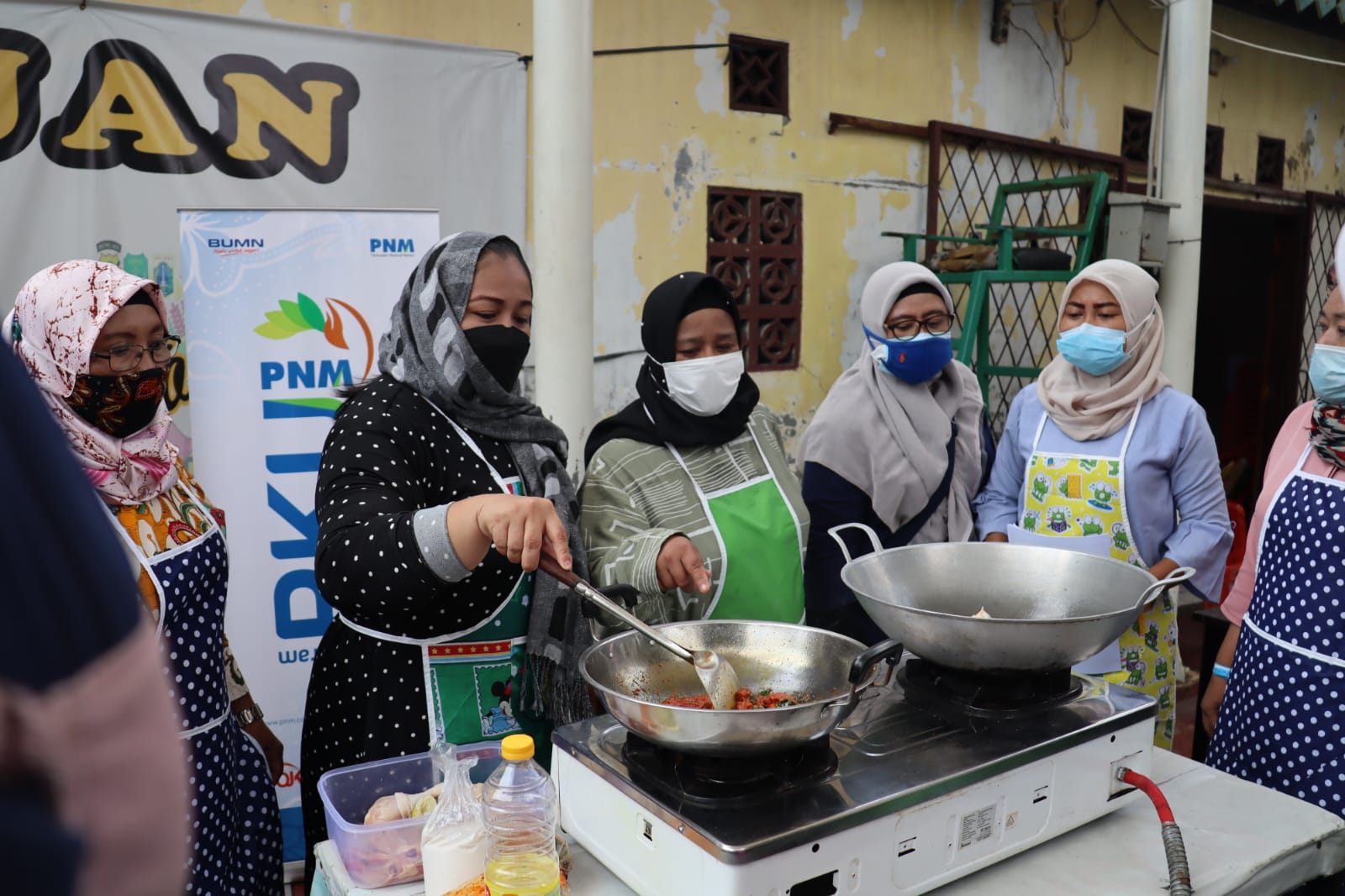 BEKAL HIDUP:Memasak menjadi salah satu keterampilan yang bisa mendatangkan uang.