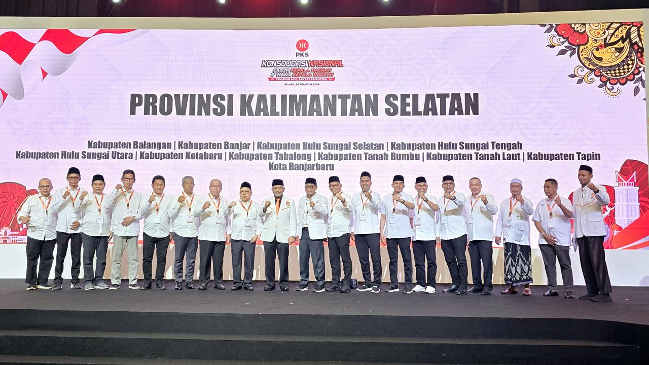 DAPAT DUKUNGAN: Foto bersama para bakal calon kepala daerah di Kalsel usai menerima SK B1-KWK dari DPP PKS di Jakarta.