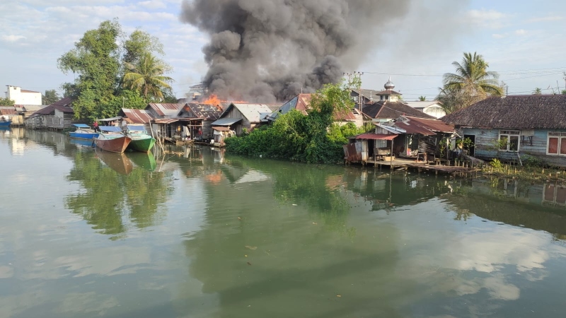 JADI ARANG: Penampakan kebakaran di Desa Kurau Utara, Kecamatan Bumi Makmur pada Rabu (21/8/2024).