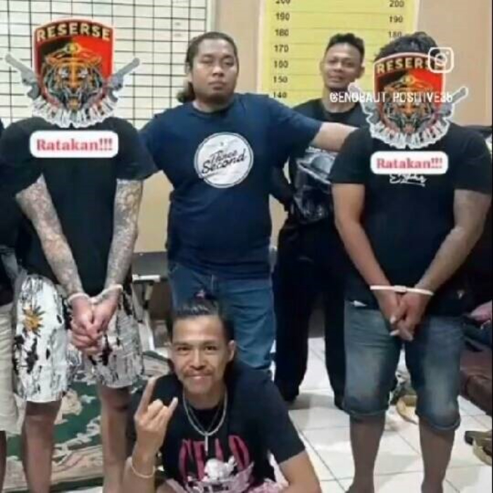RESIDIVIS:Dua pelaku dugaan perampokan hingga menyebabkan tewasnya pemilik Ponsel 87 Handil Bakti ditangkap personel Macan Alalak.(foto:Polsek Alalak untuk Radar Banjarmasin)