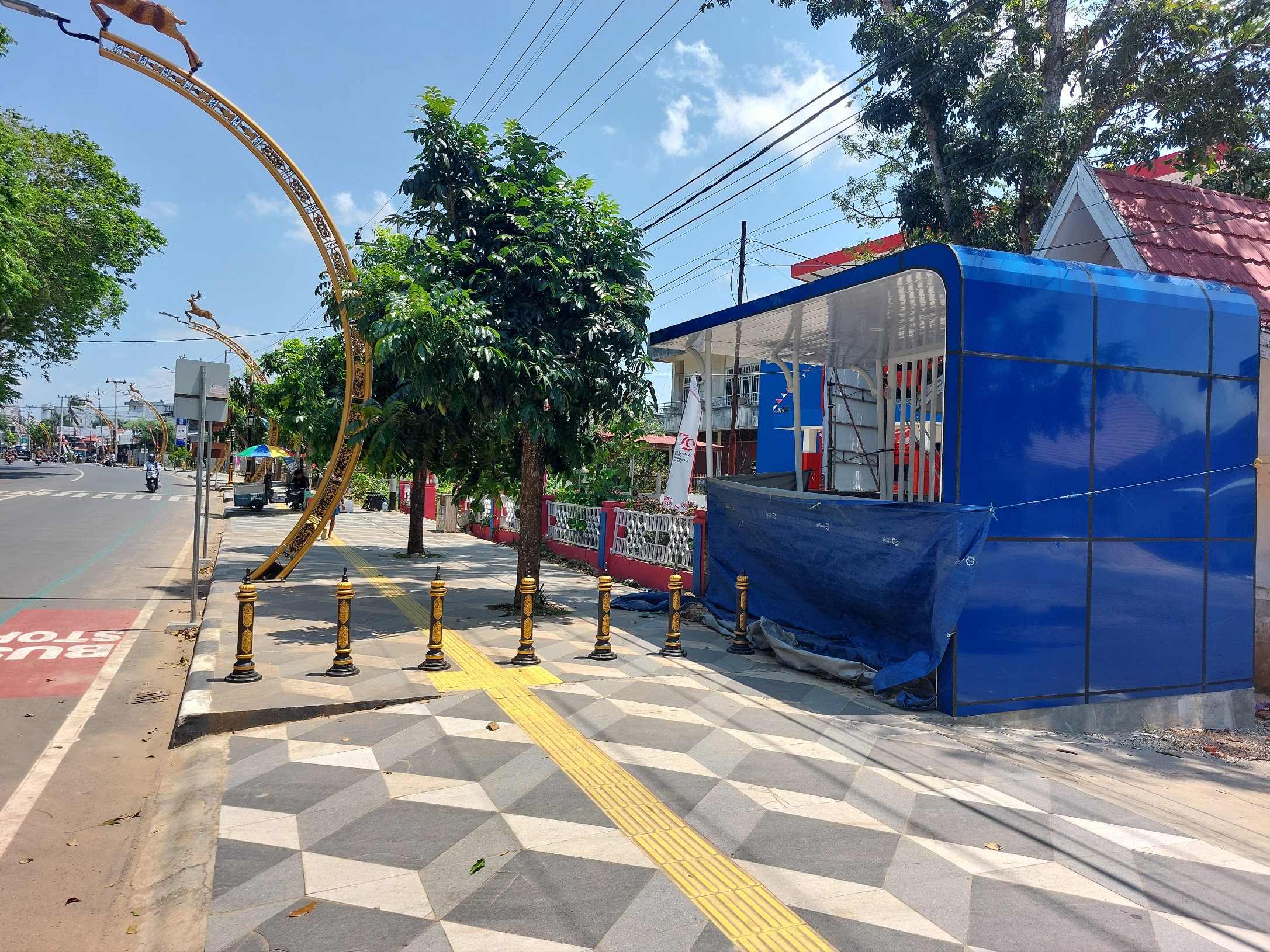 PILOT PROJECT: Penampakan halte bus yang dibuat Dishub Tala di Jalan Hadji Boejasin Pelaihari.