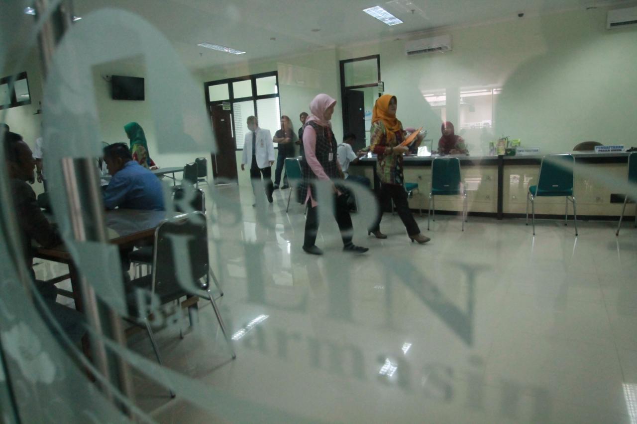 CEK MEDIS:RSUD Ulin Banjarmasin menjadi lokasi tes kesehatan pasangan calon Wali Kota dan Wakil Wali Kota Banjarmasin.(Foto:Endang/Radar Banjarmasin)