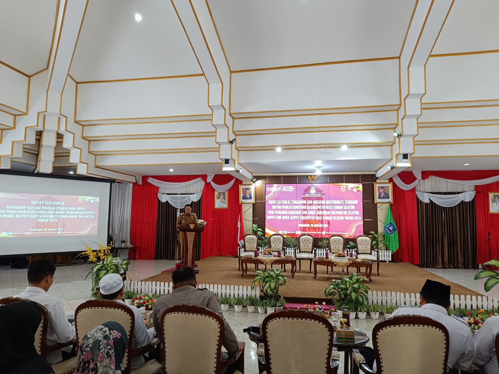 UJI PUBLIK: Penjabat Bupati HSS Endri membuka uji publik DPS Pilkada 2024 yang digelar KPU HSS.