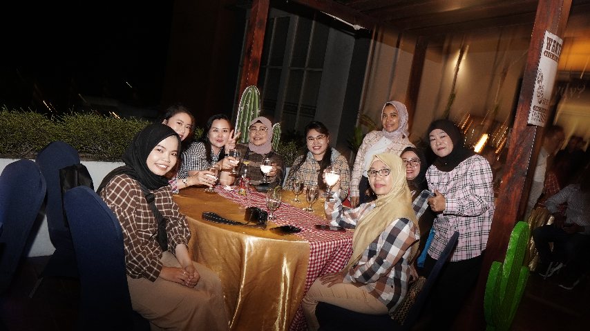 GMC+ WOMAN &ndash; Para members perempuan GMC+ turut meramaikan acara syukuran HUT ke 16 GMC+.