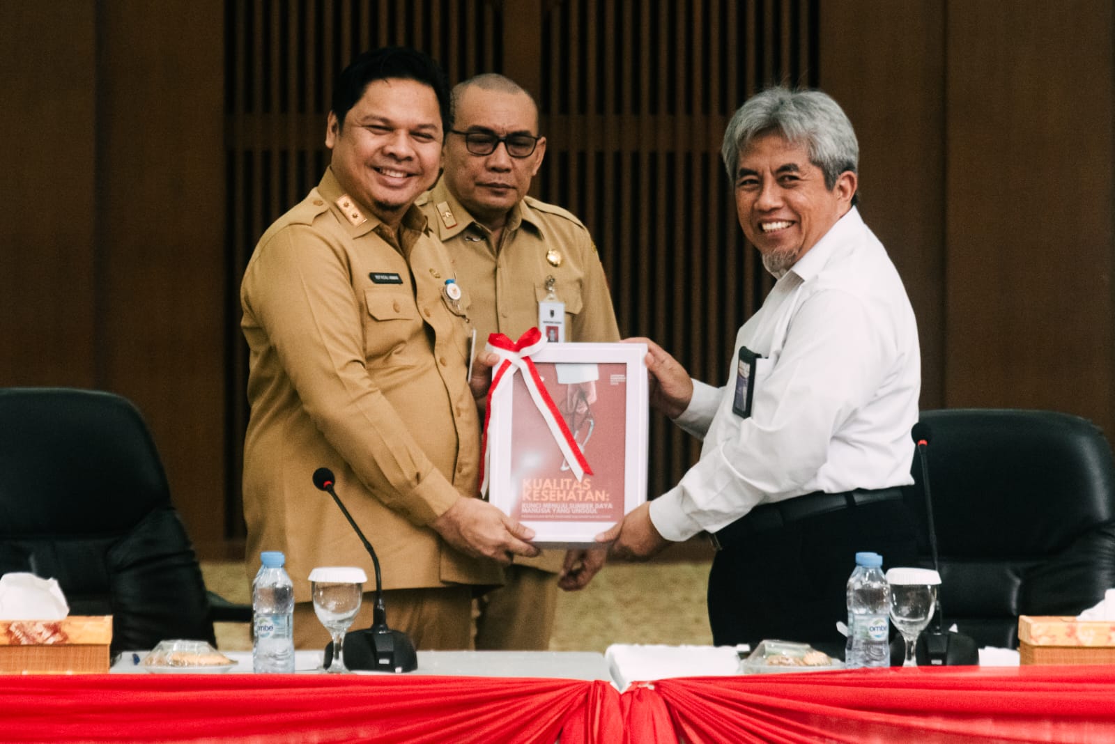 SERAH TERIMA: Gubernur Kalsel Sahbirin Noor atau Paman Birin melalui Sekdaprov Kalsel Roy Rizali Anwar membuka kegiatan yang digelar BPKP Kalsel.