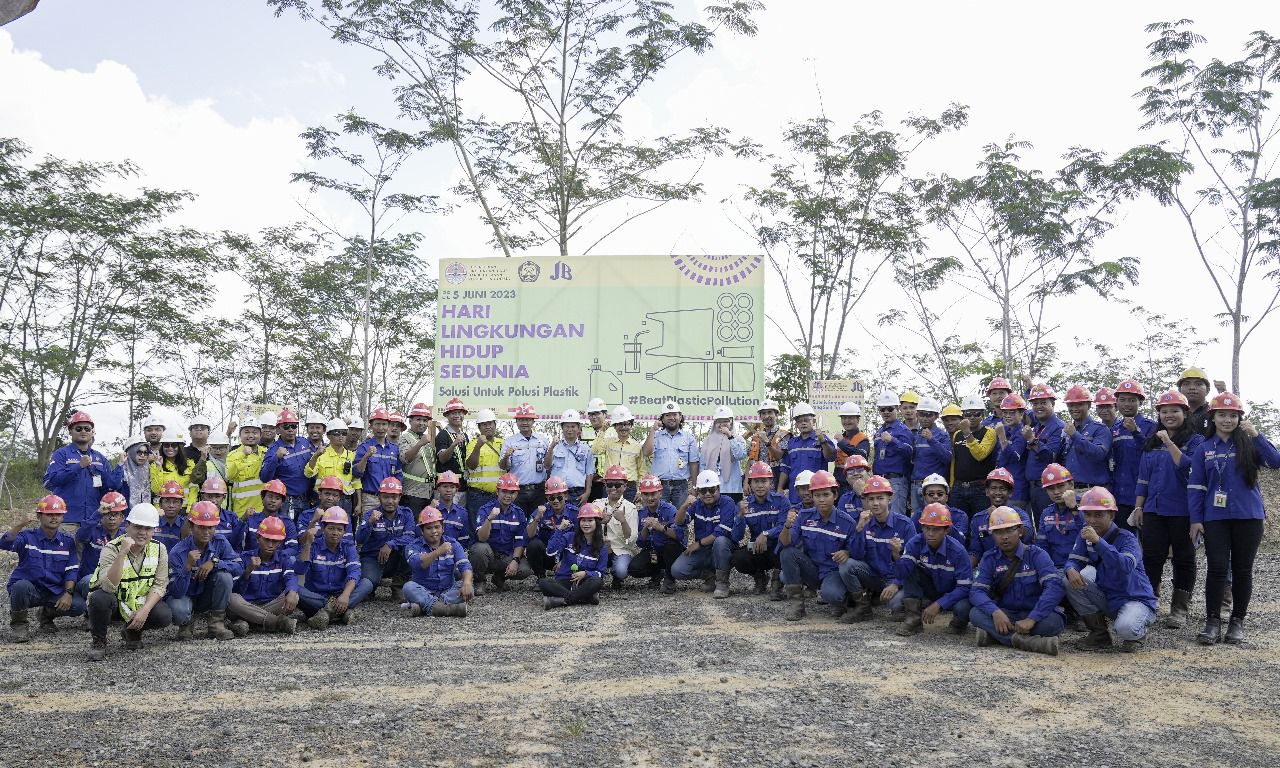 KARYAWAN: Karyawan PT. Jhonlin Baratama. Pada tahun ini perusahaan ini sudah berusia 19 tahun, tepat pada 29 Agustus 2024.