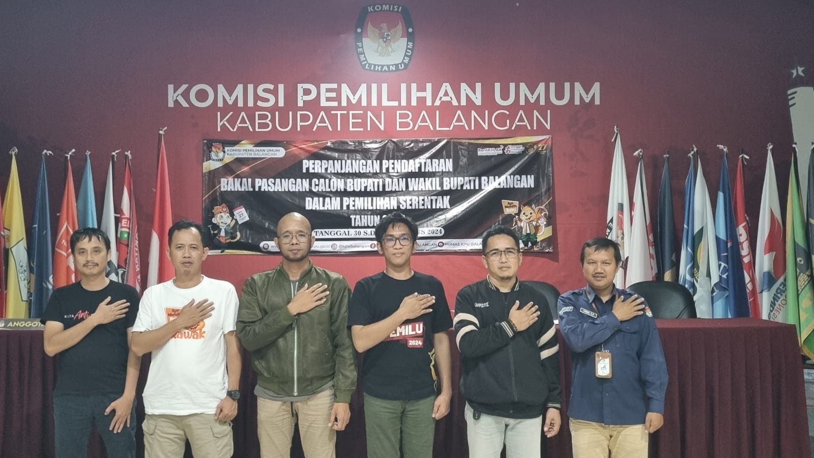 SAMPAI DINI HARI : KPU Balangan memastikan tidak ada pasangan tambahan yang mendaftar. (Humas KPU untuk Radar Banjarmasin)