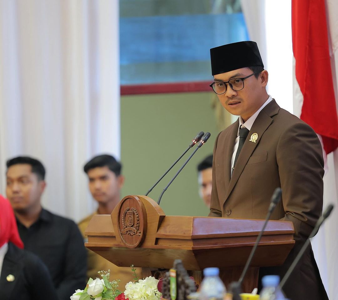 SAMBUTAN: Pimpinan Sementara DPRD Tanah Bumbu Andrean Atma Maulani memberi sambutan saat pelantikan anggota DPRD Tanah Bumbu periode 2024&ndash;2029, Senin (26/8). - HUMAS DPRD TANAH BUMBU
