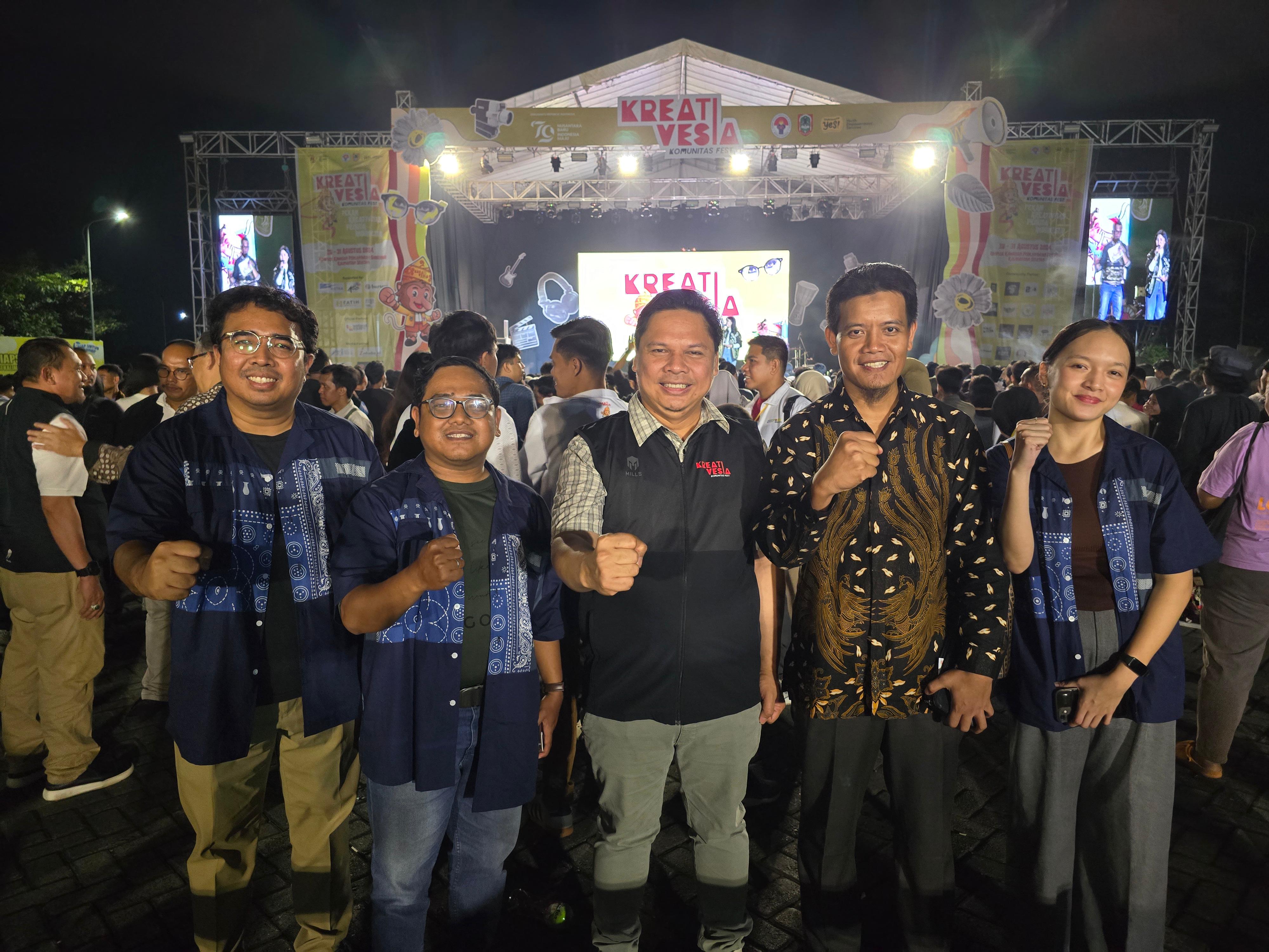 BERGERAK: Sekda Kalsel Sekda Kalsel, Roy Rizali Anwar bersama Lucia Daniella dari PT Astra International Tbk, dan Grup Astra Banjarmasin.
